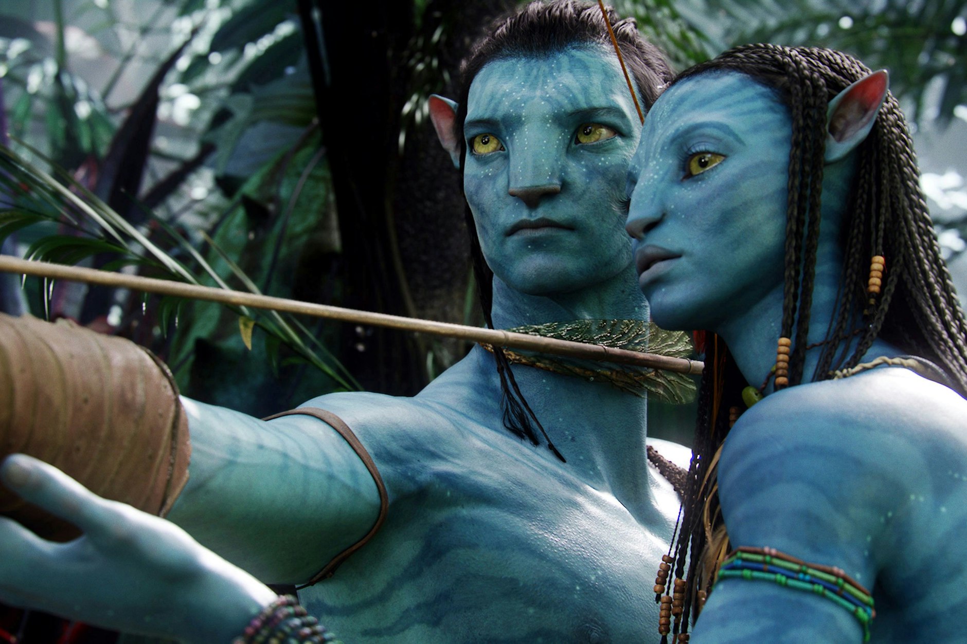 Jake Sully (Sam Worthington) und Neytiri (Zoe Saldana) in einer Szene von „Avatar: The Way of Water“.