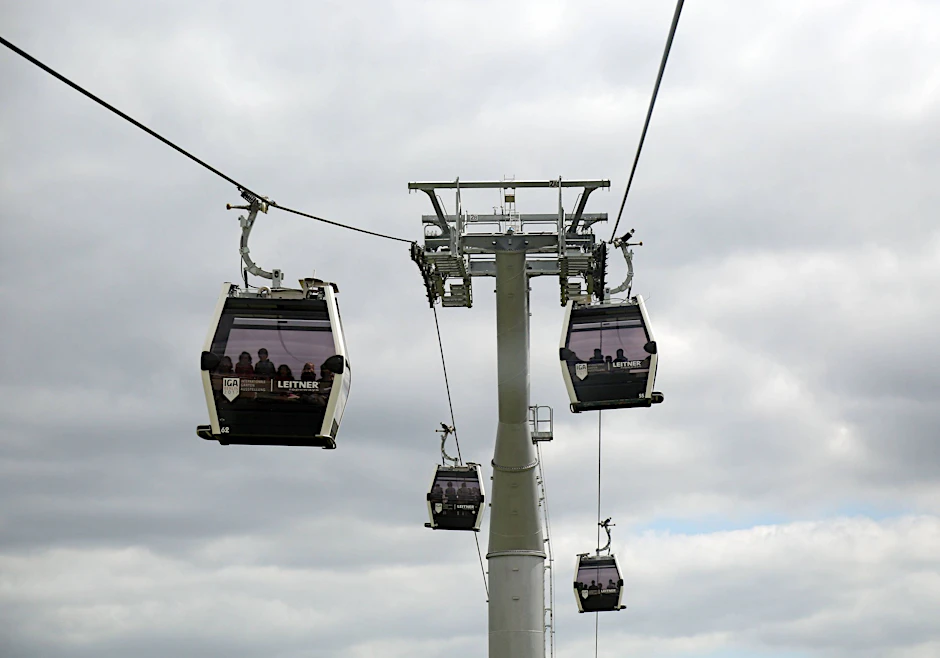 Berlins einzige Seilbahn führt im Osten der Stadt zu den Gärten der Welt. 2018 wurden die Glasbodengondeln für rund 650.000 Fahrten genutzt, im Corona-Jahr 2020 waren es 450.000.