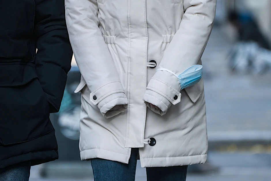 Frau im Winter.