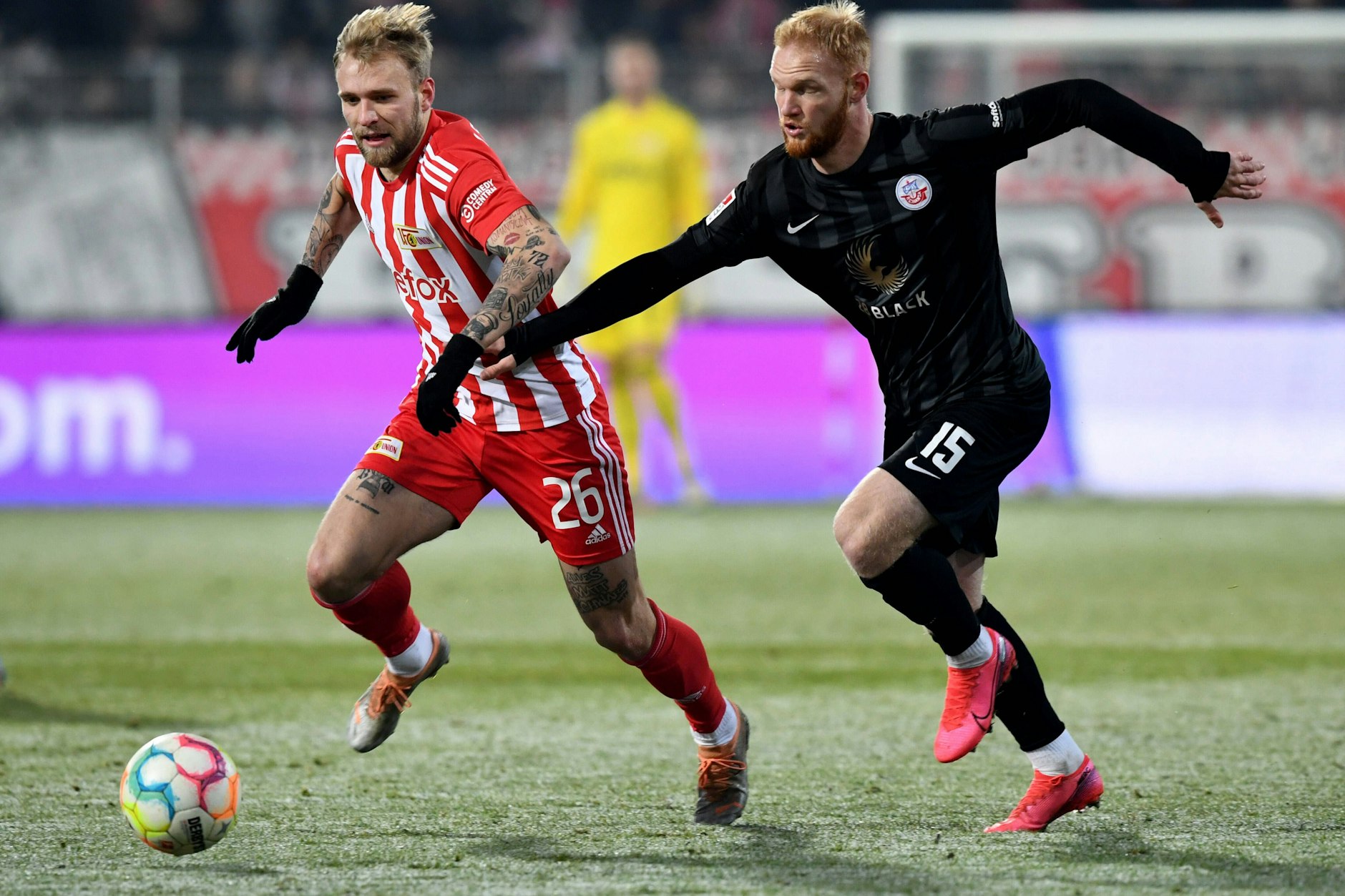 Tymoteusz Puchacz (l.) musste noch in der ersten Hälfte verletzt ausgewechselt werden.