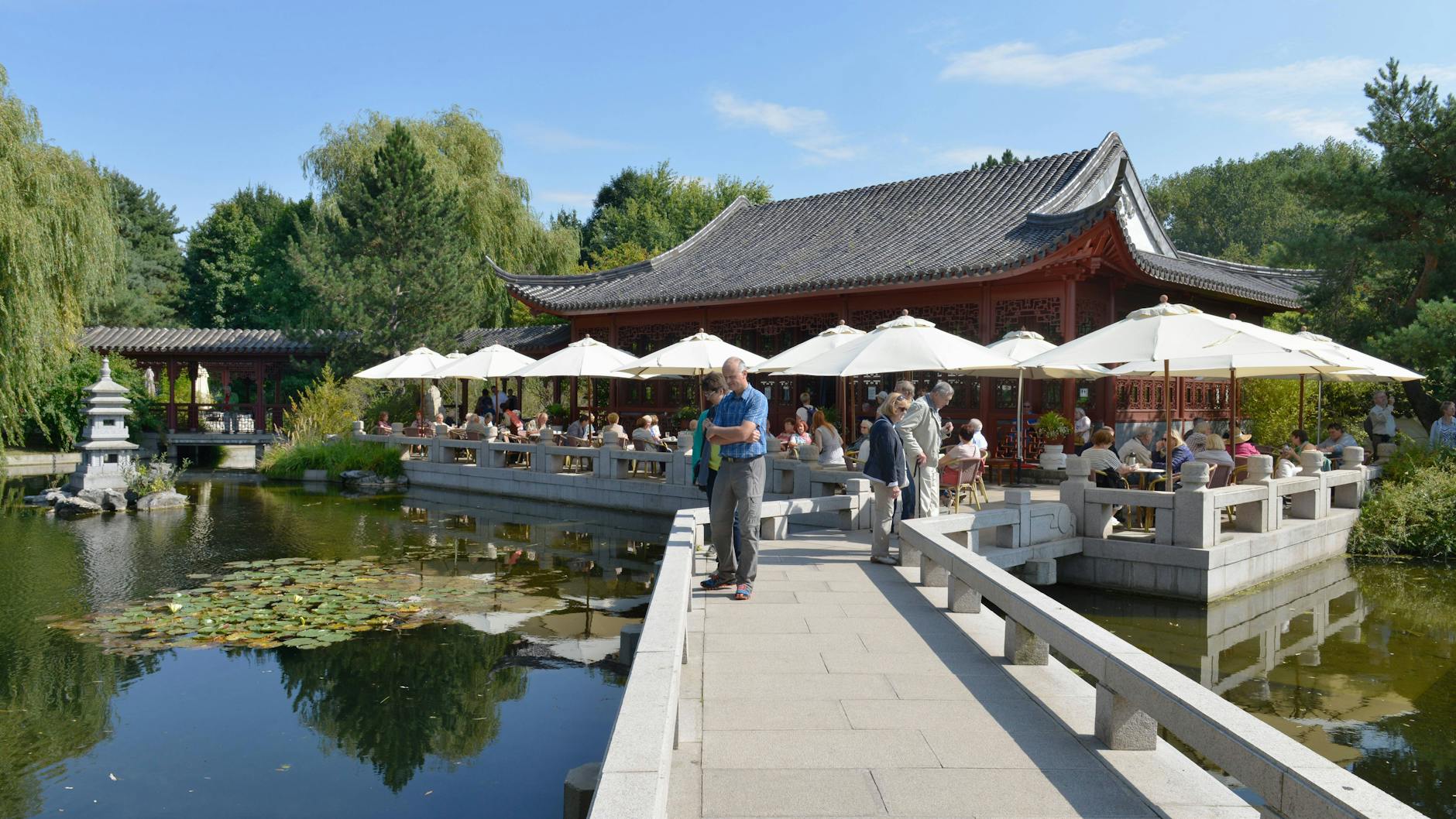 Der „Chinesische Garten“ in den Gärten der Welt: Viele internationale botanische Anlagen gibt es dort auf dem Gelände - warum nicht auch einen „Russischen Garten“? Doch wegen des Krieges gegen die Ukraine scheinen solche Vorhaben nicht machbar zu sein.