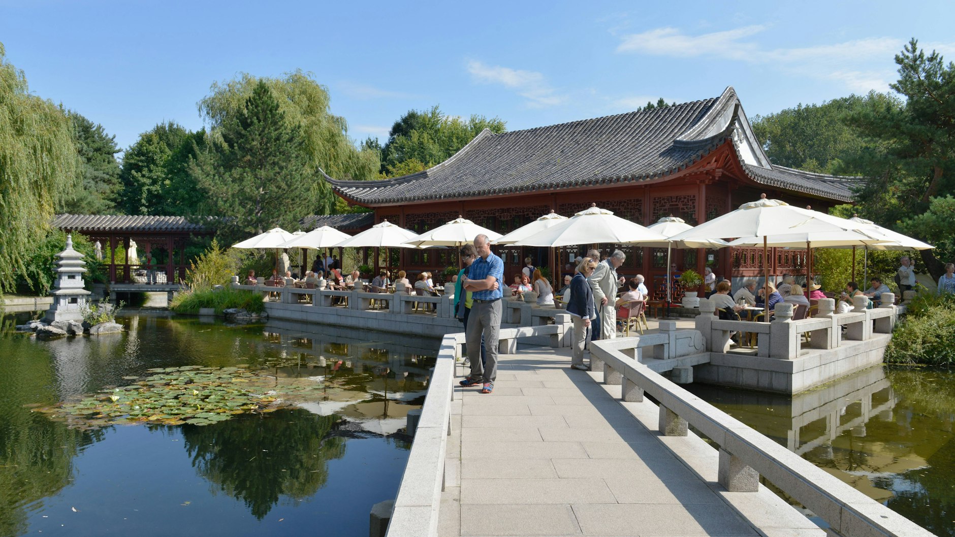 Der „Chinesische Garten“ in den Gärten der Welt: Viele internationale botanische Anlagen gibt es dort auf dem Gelände - warum nicht auch einen „Russischen Garten“? Doch wegen des Krieges gegen die Ukraine scheinen solche Vorhaben nicht machbar zu sein.