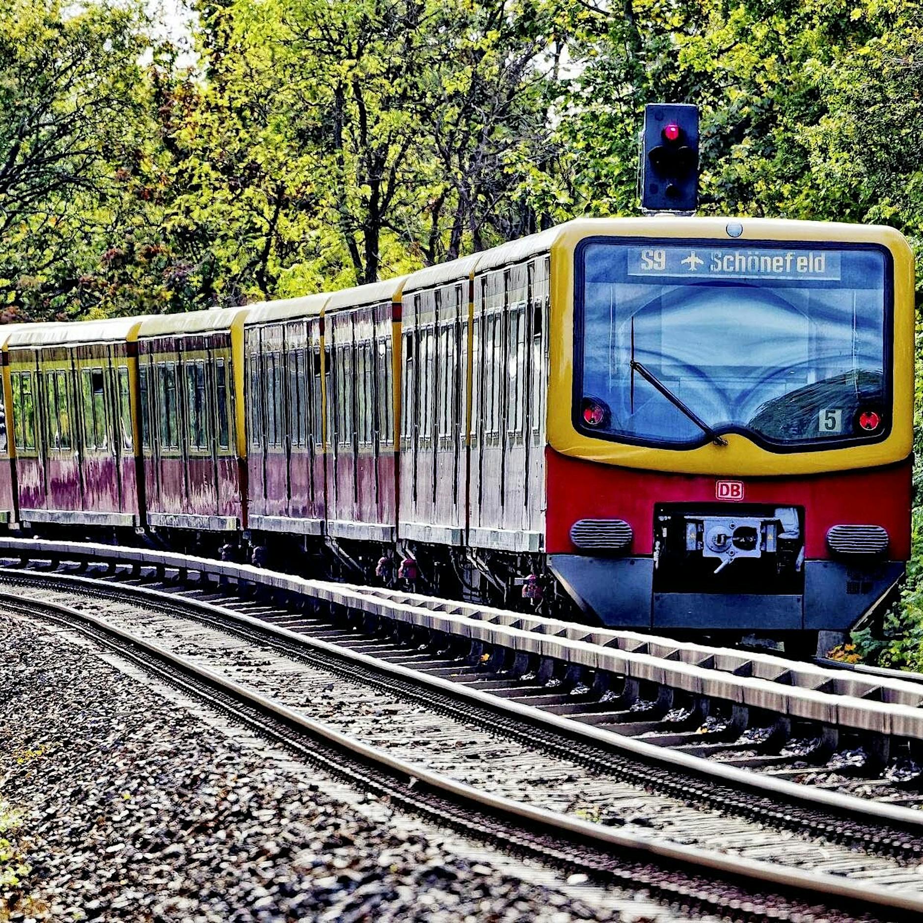 Fahrgäste fordern: Baut die S-Bahn nach Falkensee endlich wieder auf!