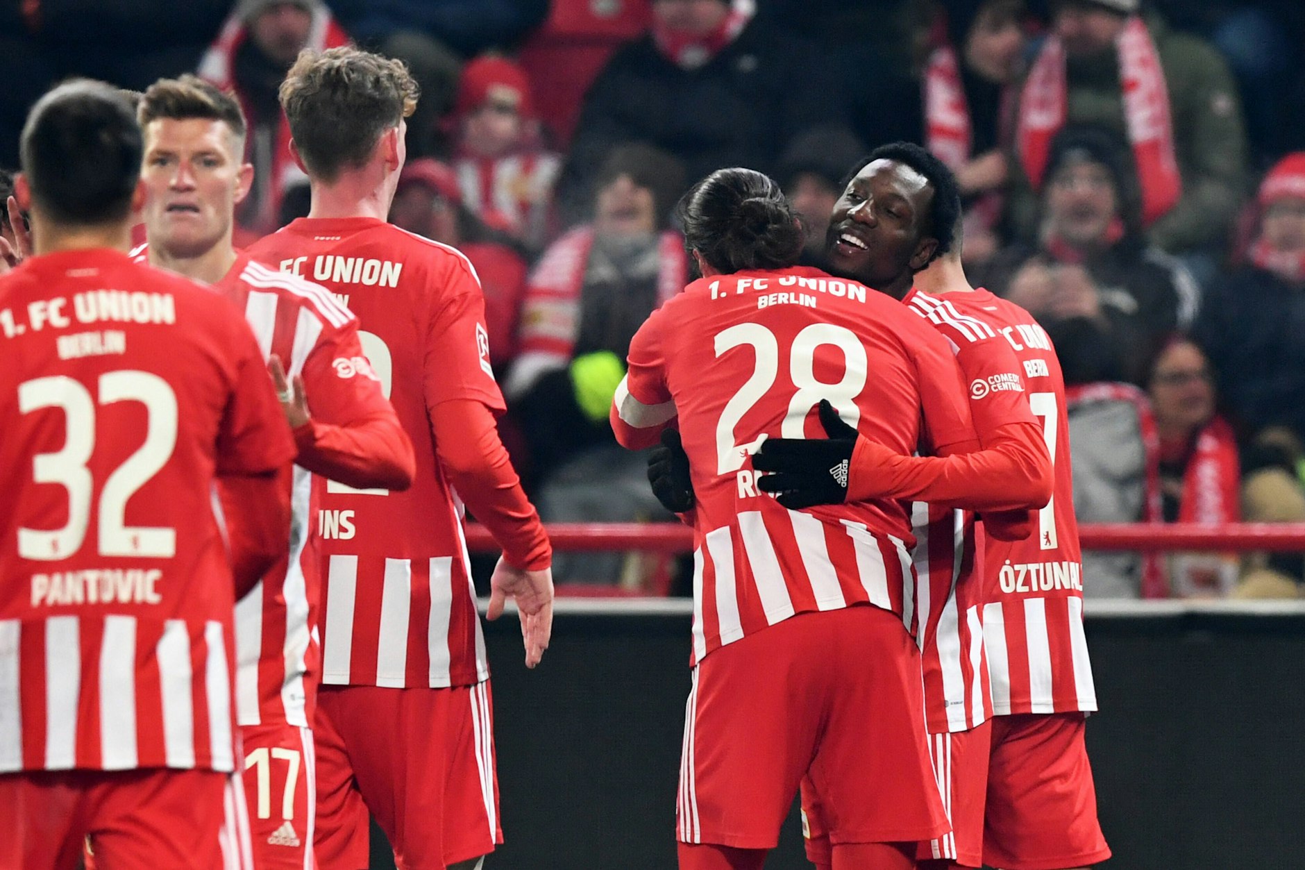 Sheraldo Becker (2.v.r.) schnürte einen Doppelpack für Union Berlin gegen Hansa Rostock.