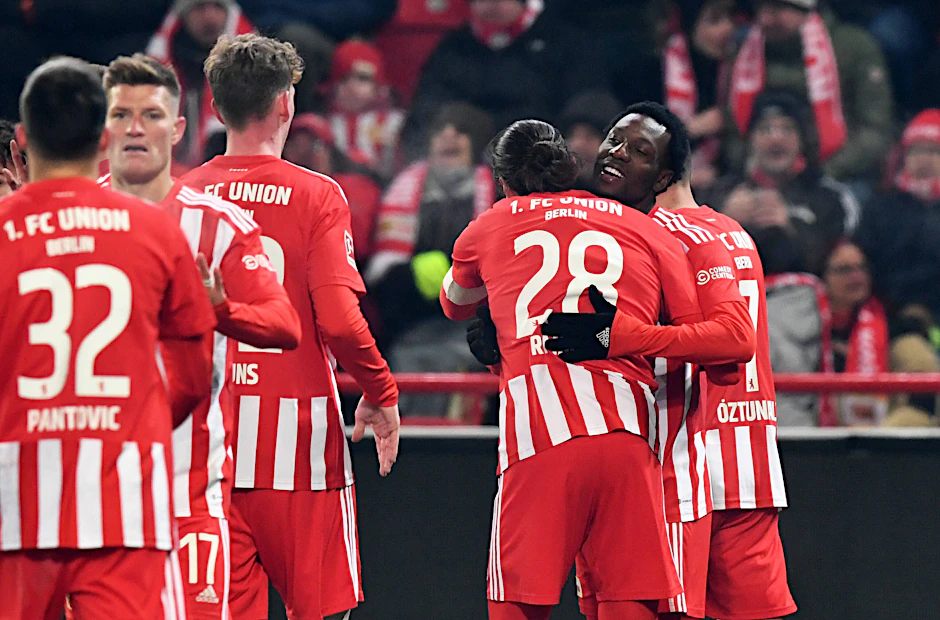 Sheraldo Becker (2.v.r.) schnürte einen Doppelpack für Union Berlin gegen Hansa Rostock.