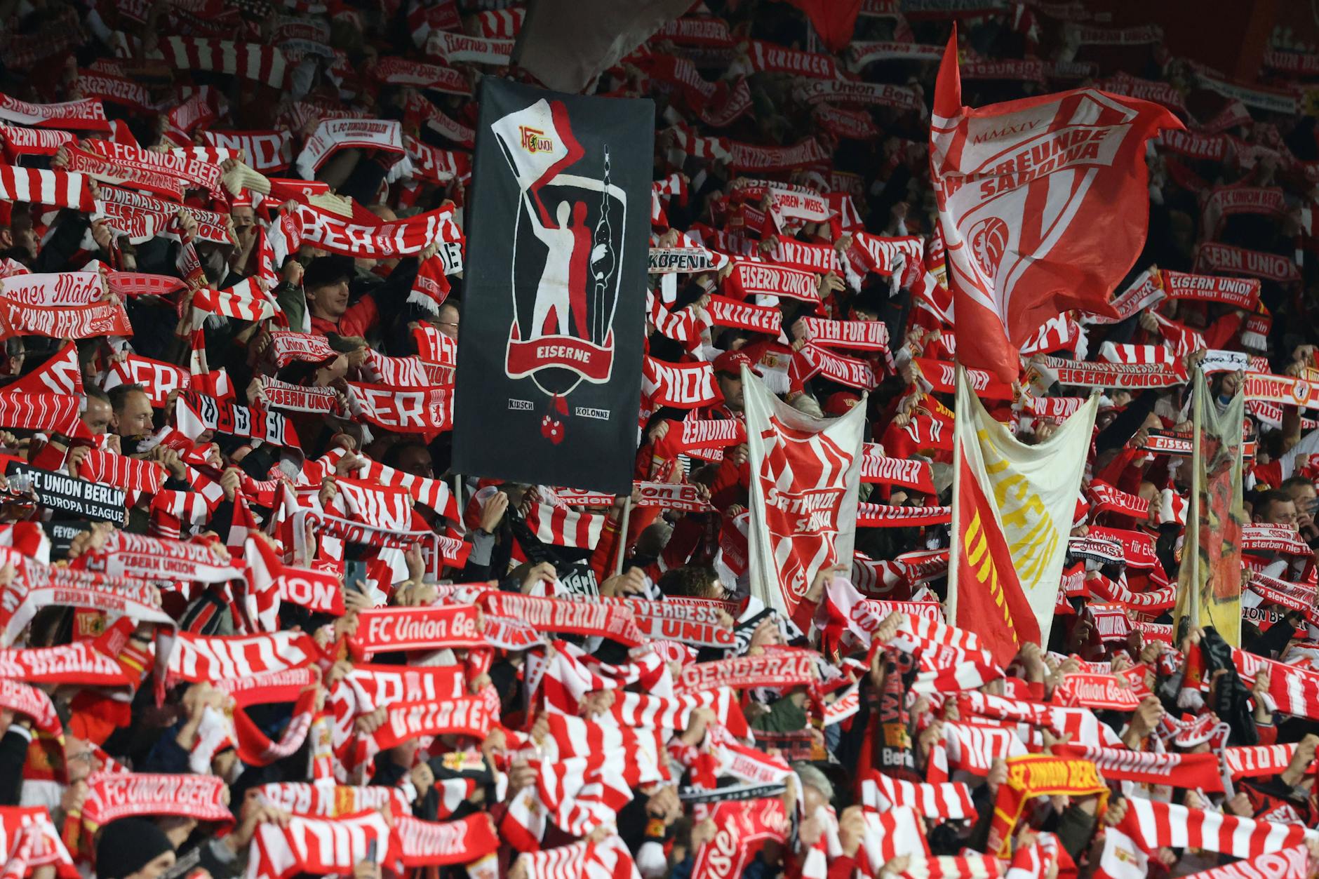 Die Fans des 1. FC Union Berlin müssen sich 15 Minuten länger gedulden, bis der Anpfiff ertönt.