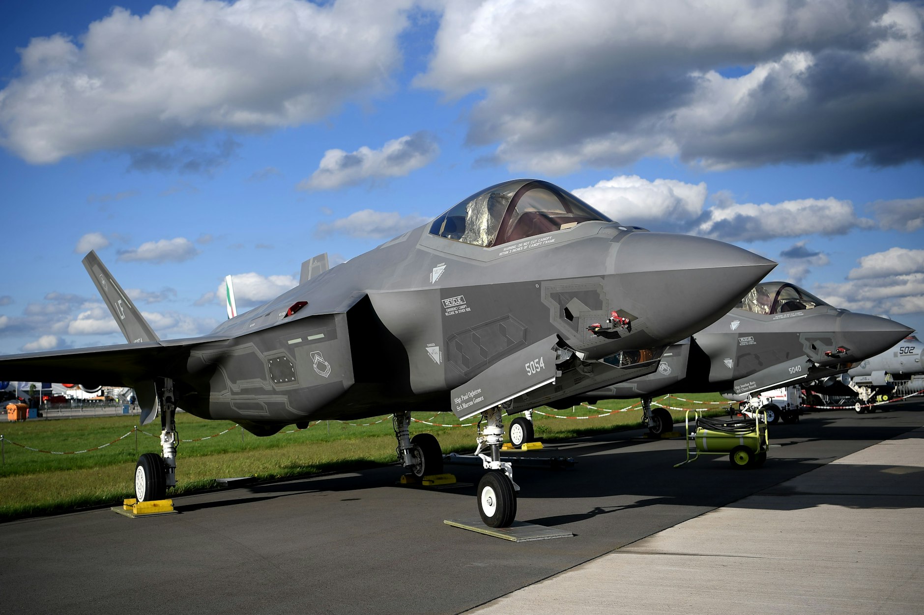 Ein F-35-Tarnkappenjet der Rüstungsschmiede Lockheed Martin aus den USA mit einem Radargerät des Rüstungsunternehmens Hensoldt