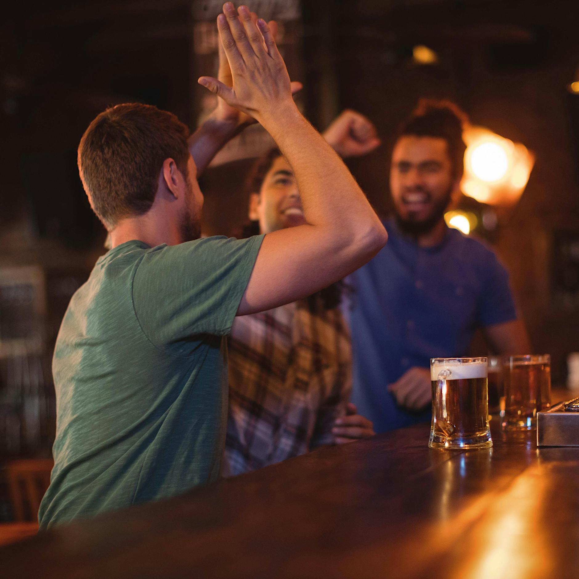 Gehen Sie unbedingt zu Partys mit Freunden aus ganz alten Zeiten