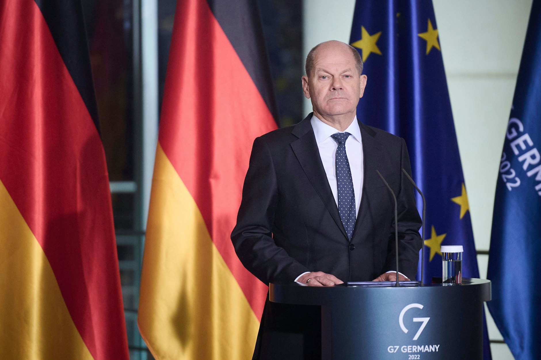 Bundeskanzler Olaf Scholz bei einer Pressekonferenz nach der Videokonferenz mit den Regierungschefs der G7-Staaten.