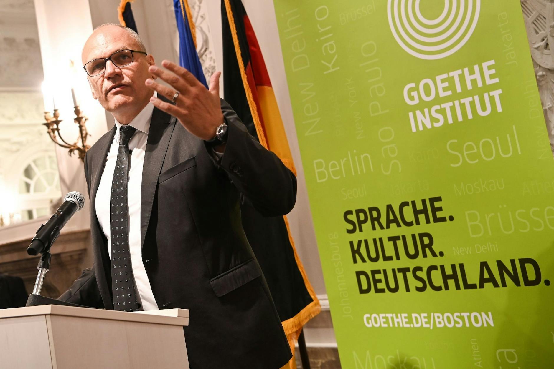 ARCHIV - Johannes Ebert, Generalsekretär des Goethe-Instituts, spricht bei einer Veranstaltung. dpa/Archivbild