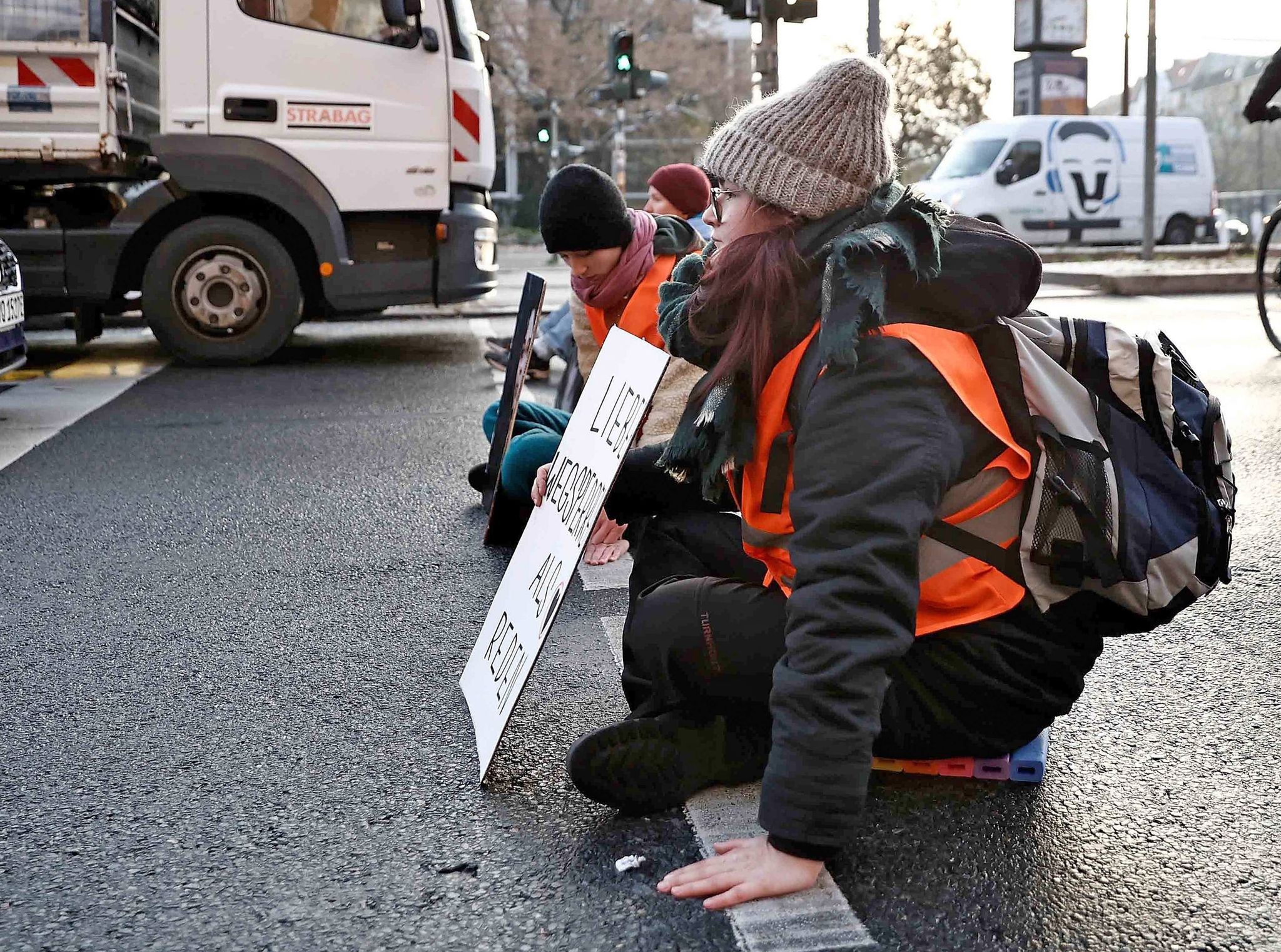 Klima-Kleber-Bilanz: Hunderte Verfahren beschäftigen die Berliner Justiz