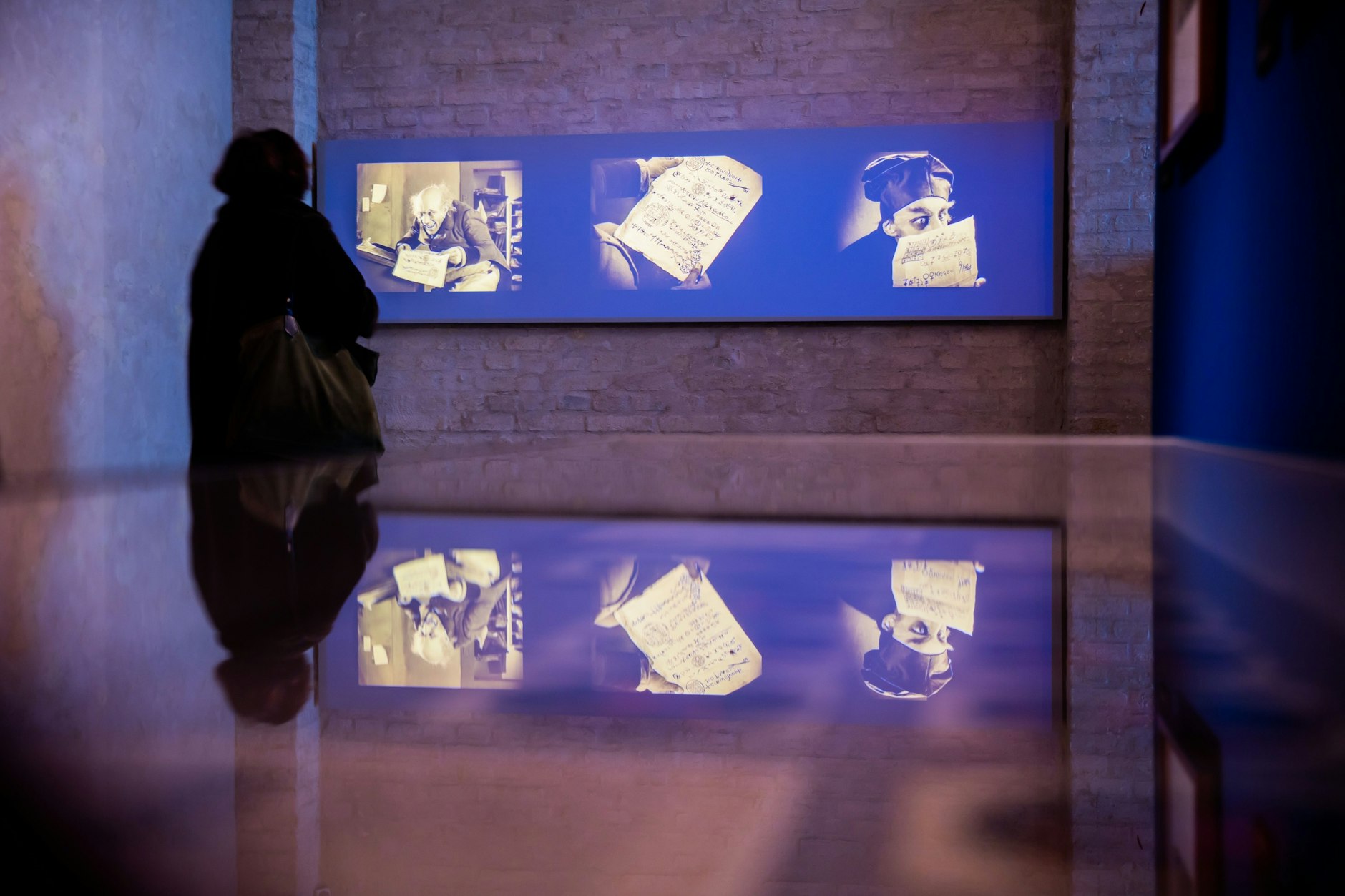 Filmsequenzen von „Nosferatu - Eine Symphonie des Grauens“ sind in der Ausstellung «„Phantome der Nacht. 100 Jahre ‚Nosferatu‘“ zu sehen.&nbsp;