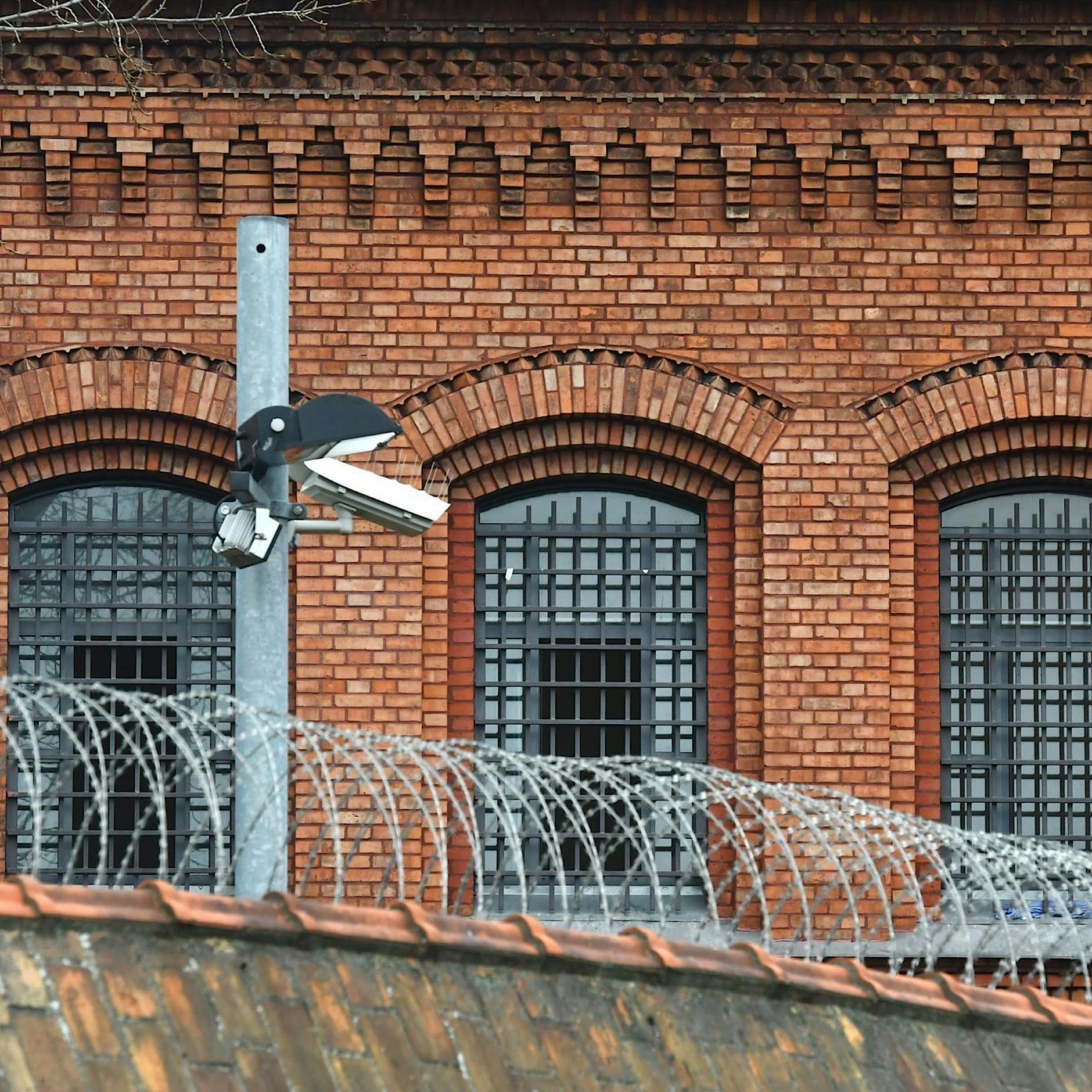 Haftanstalt Plötzensee: Häftling wird von Mitgefangenem niedergestochen