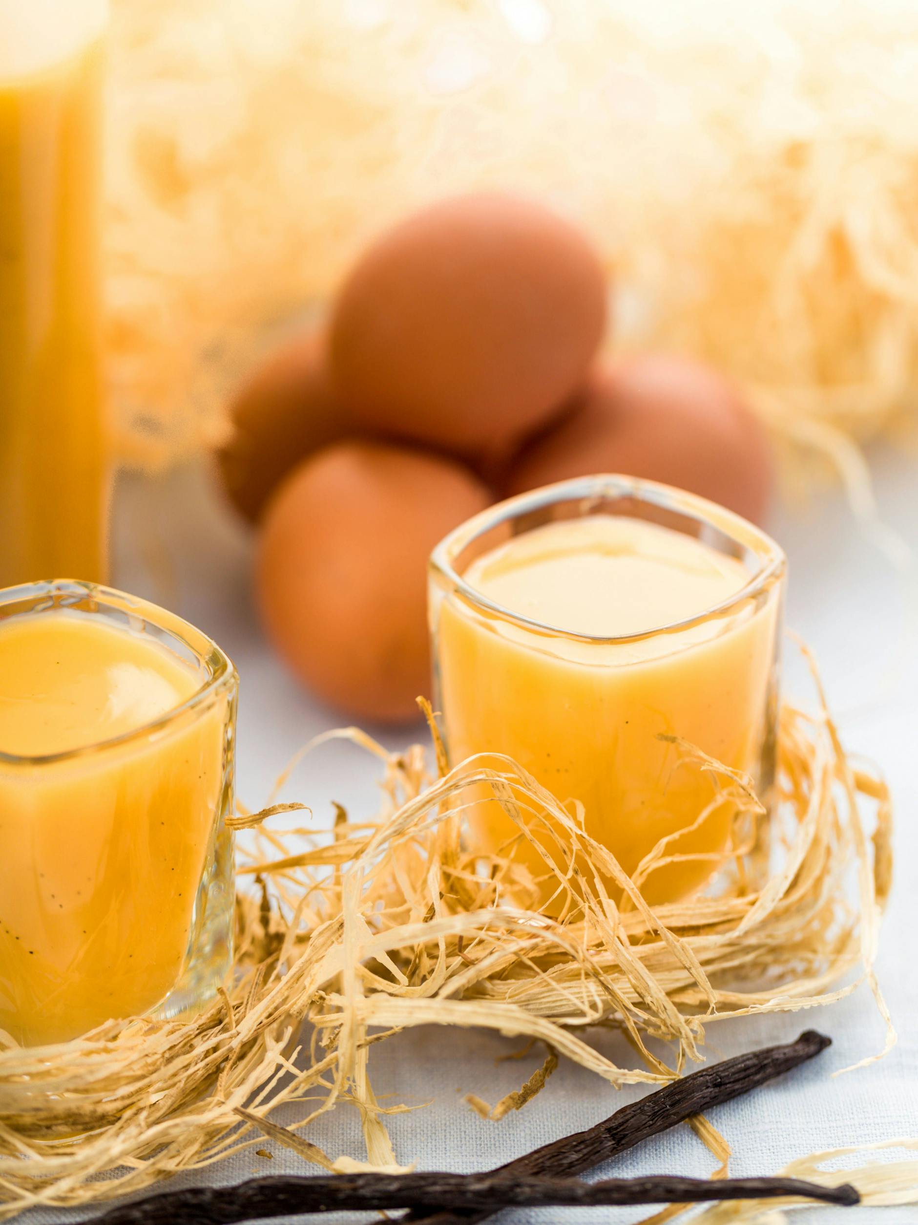 Ein Gläschen Eierlikör kann sicher lecker sein – aber beruhigt es auch den Hund?