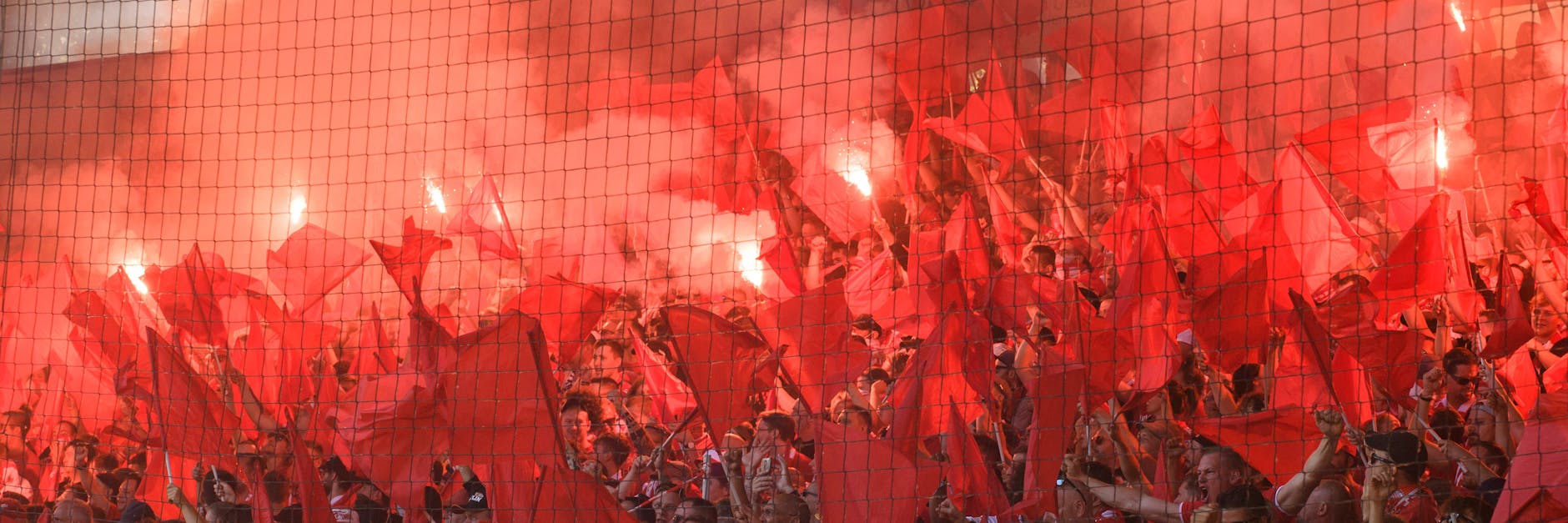 Ganz schön viel und ganz schön teuer: Der 1. FC Union wurde vom DFB für das Abrennen von Pyro im Derby gegen Hertha BSC bestraft.