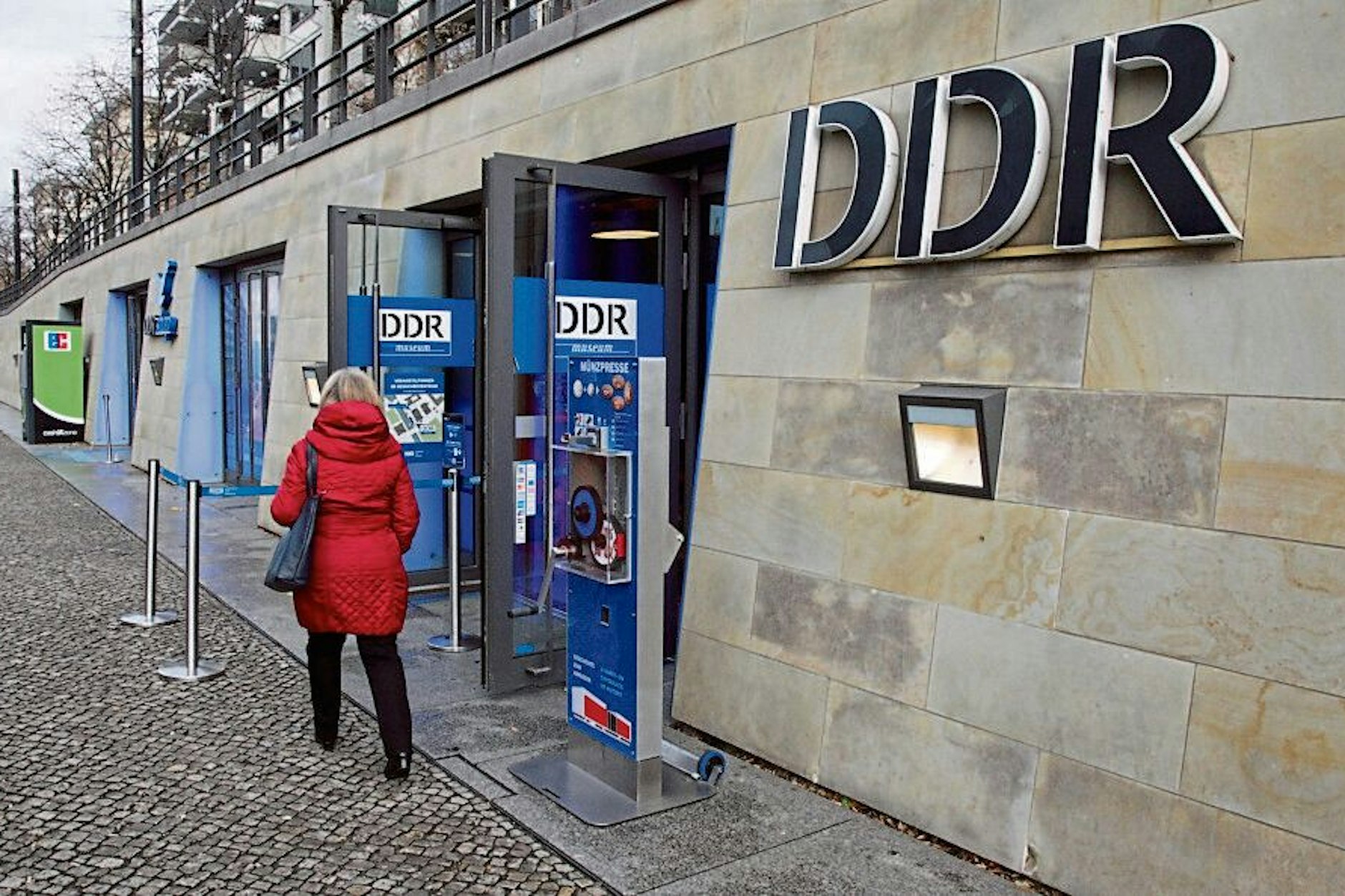 Das DDR-Museum befindet sich im Gebäudekomplex Dom Aquaree. Das Wasser aus dem geborstenen Aquarium hat sich bis ins dritte UG seinen Weg gebahnt.&nbsp;