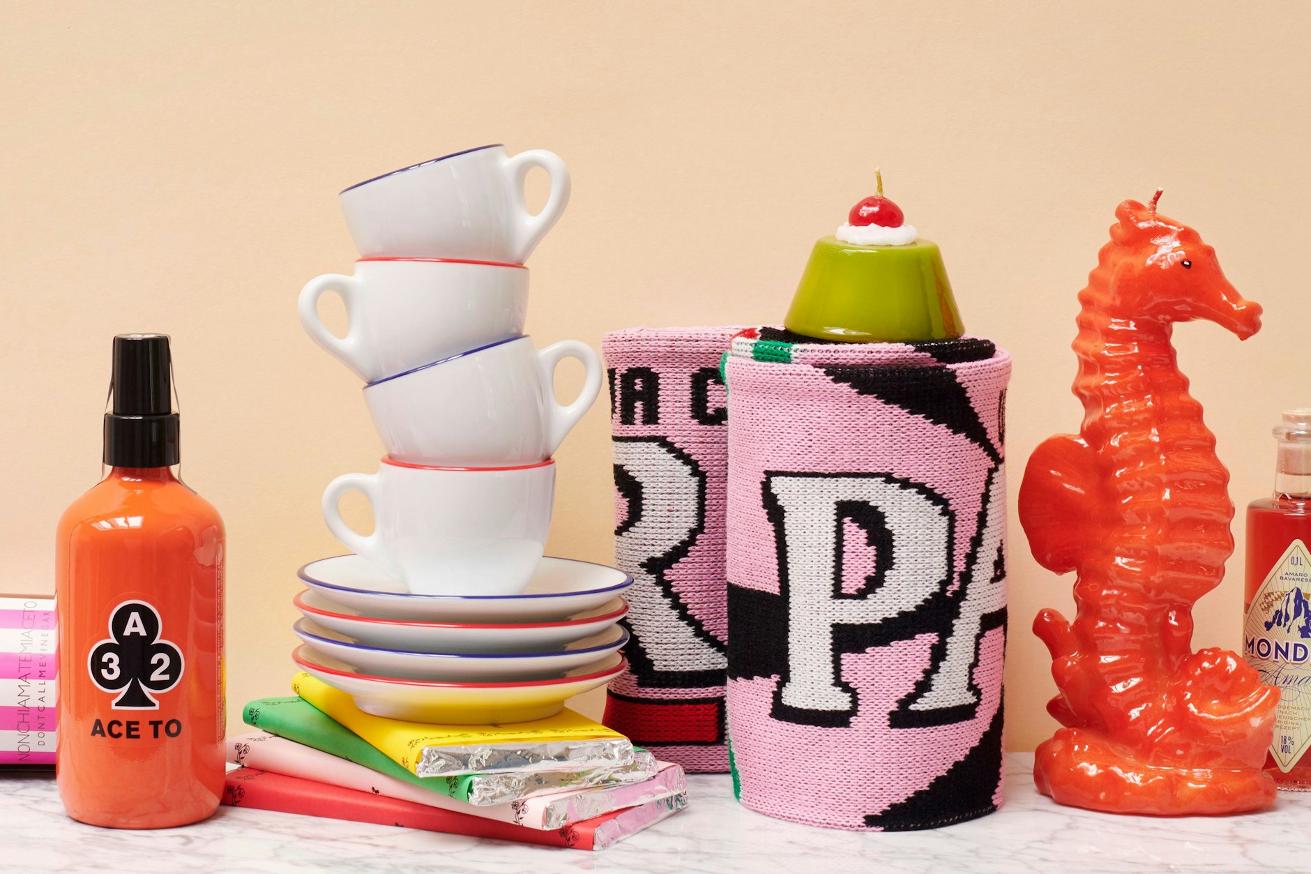 Tassen, Kerzen, Schals - Dolce Vita hat viele Facetten.