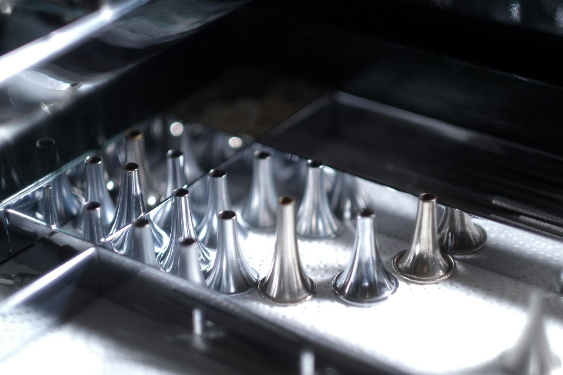 HNO-Ärzte nutzen eine Vielzahl an medizinischen Instrumenten, die man so vom Hausarzt nicht kennt.