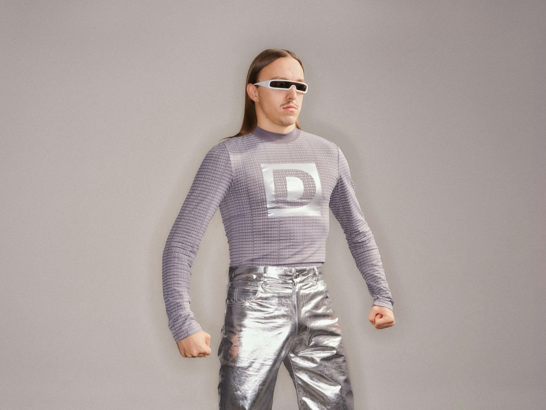 Ironic icon: Tommy Cash in a stereotypical pose.
