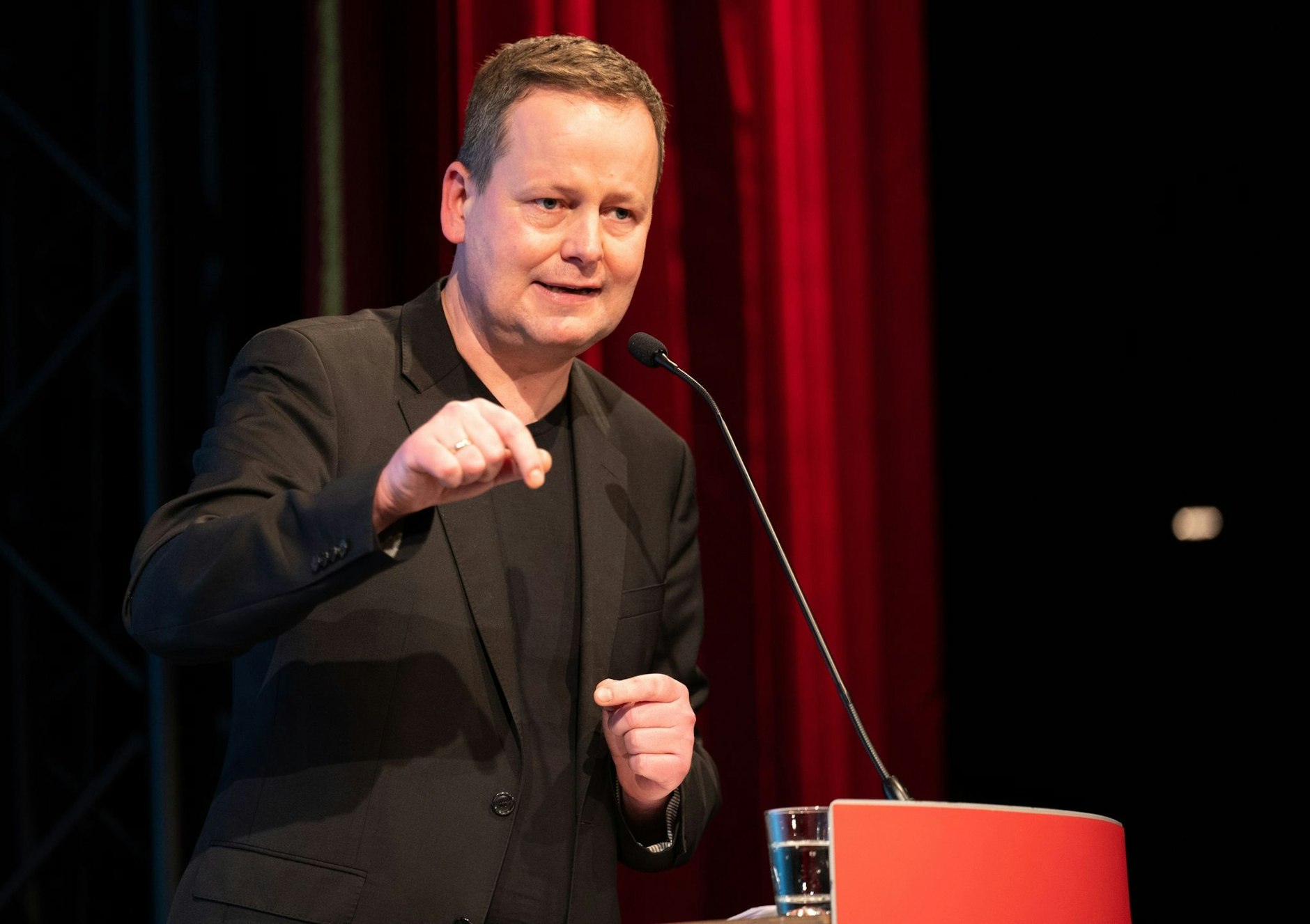 Klaus Lederer, Senator für Kultur und Europa (Die Linke), spricht.  