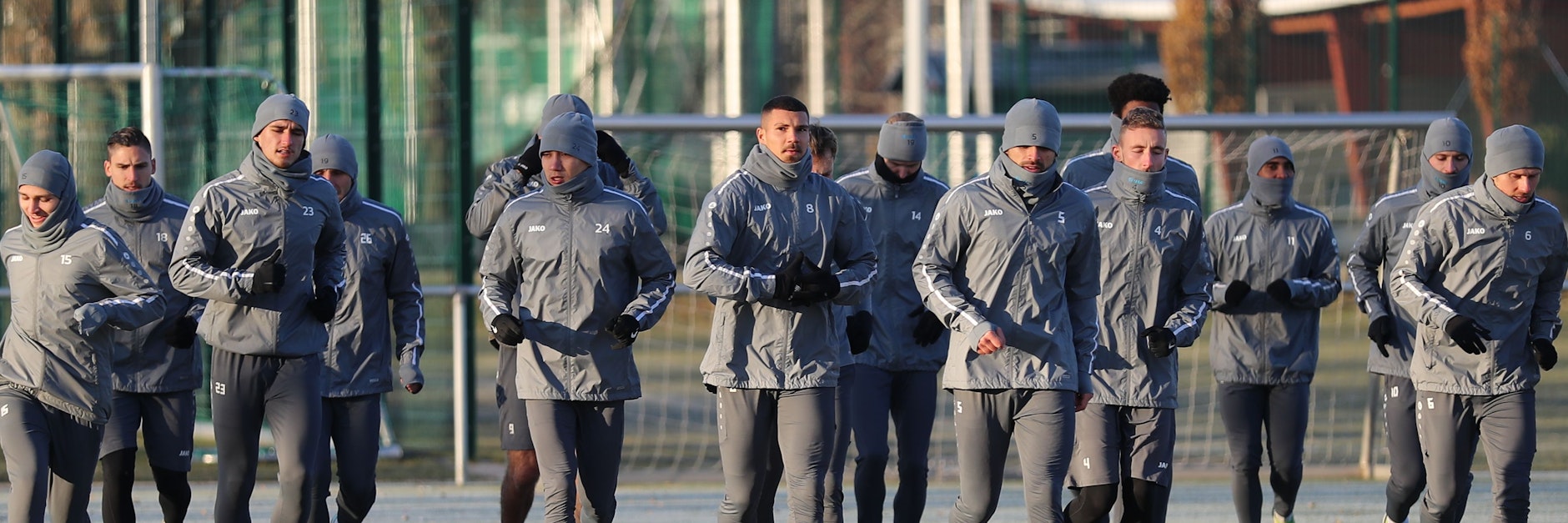 Donnerstag bereitete sich der BFC Dynamo noch tapfer auf knallhartem Geläuf aufs Derby gegen Lichtenberg vor, jetzt ist am Samstag alle Kraft für die Weihnachtsfeier da ... 