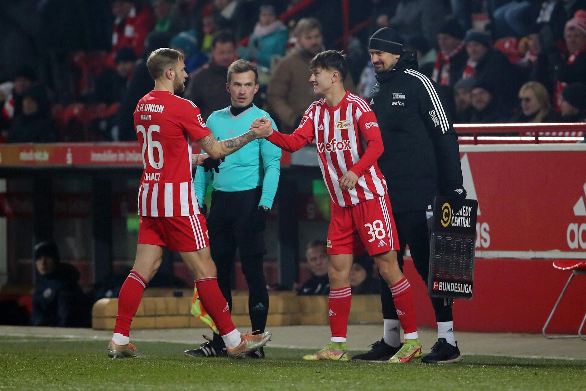 Tymoteusz Puchacz (l.) wurde gegen Hansa Rostock bereits in der ersten Halbzeit von Linus Jurschik ersetzt.