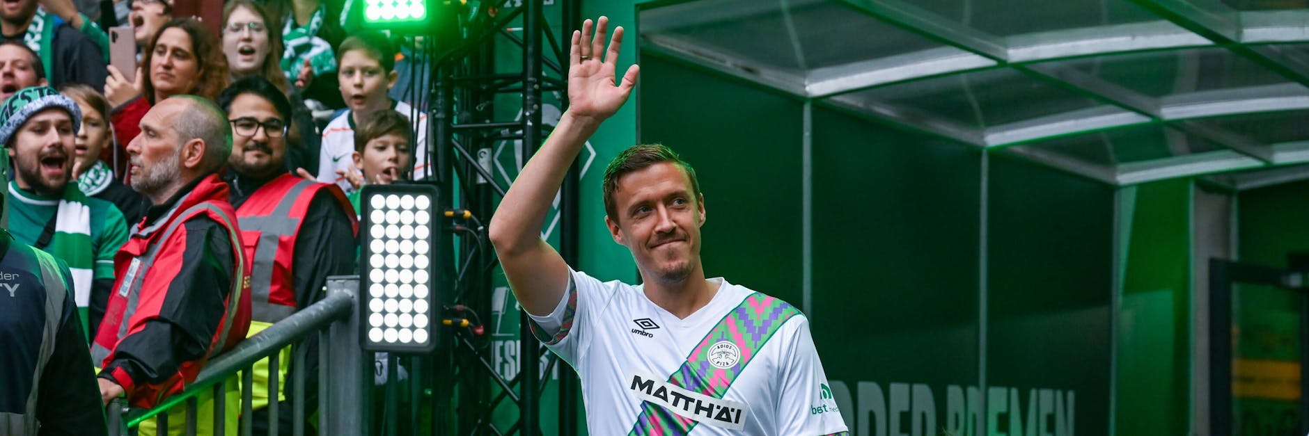 Zuletzt stand Max Kruse (34) beim Abschiedsspiel von Claudio Pizarro (44) Ende September auf dem Platz. 