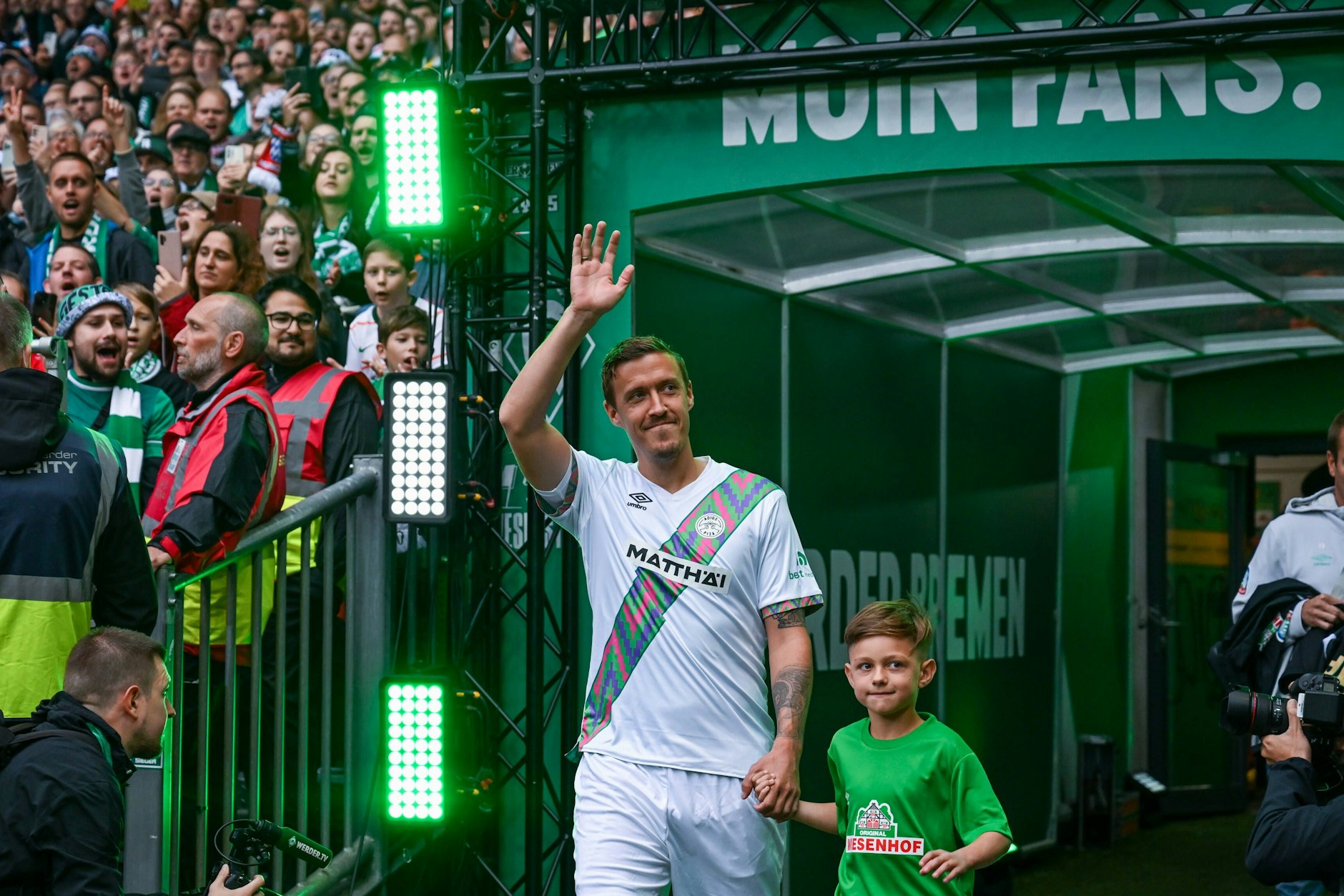 Zuletzt stand Max Kruse (34) beim Abschiedsspiel von Claudio Pizarro (44) im September 2022 auf dem Platz.&nbsp;