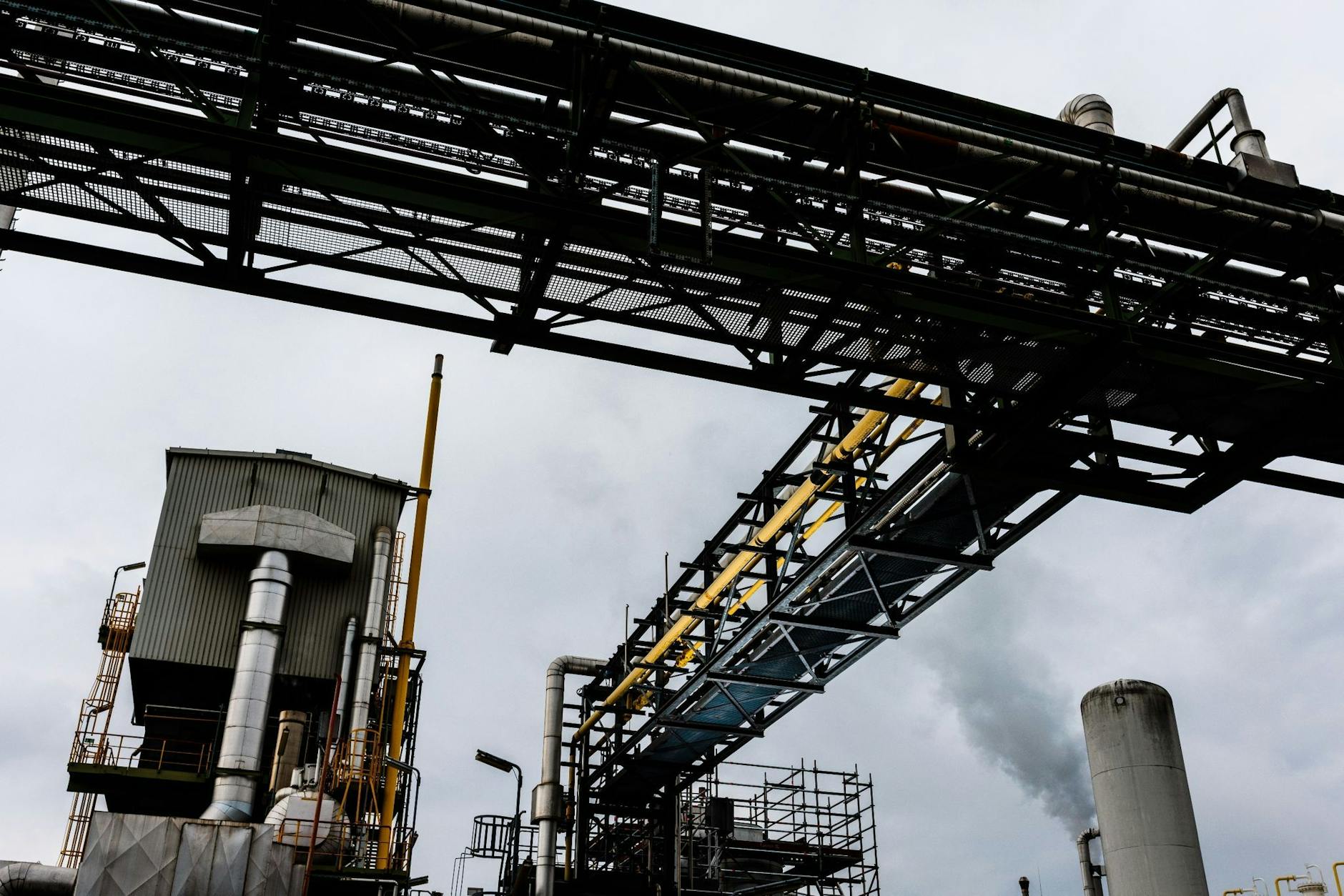 ARCHIV - Industrieanlage eines Chemieunternehmens in Baden-Württemberg.