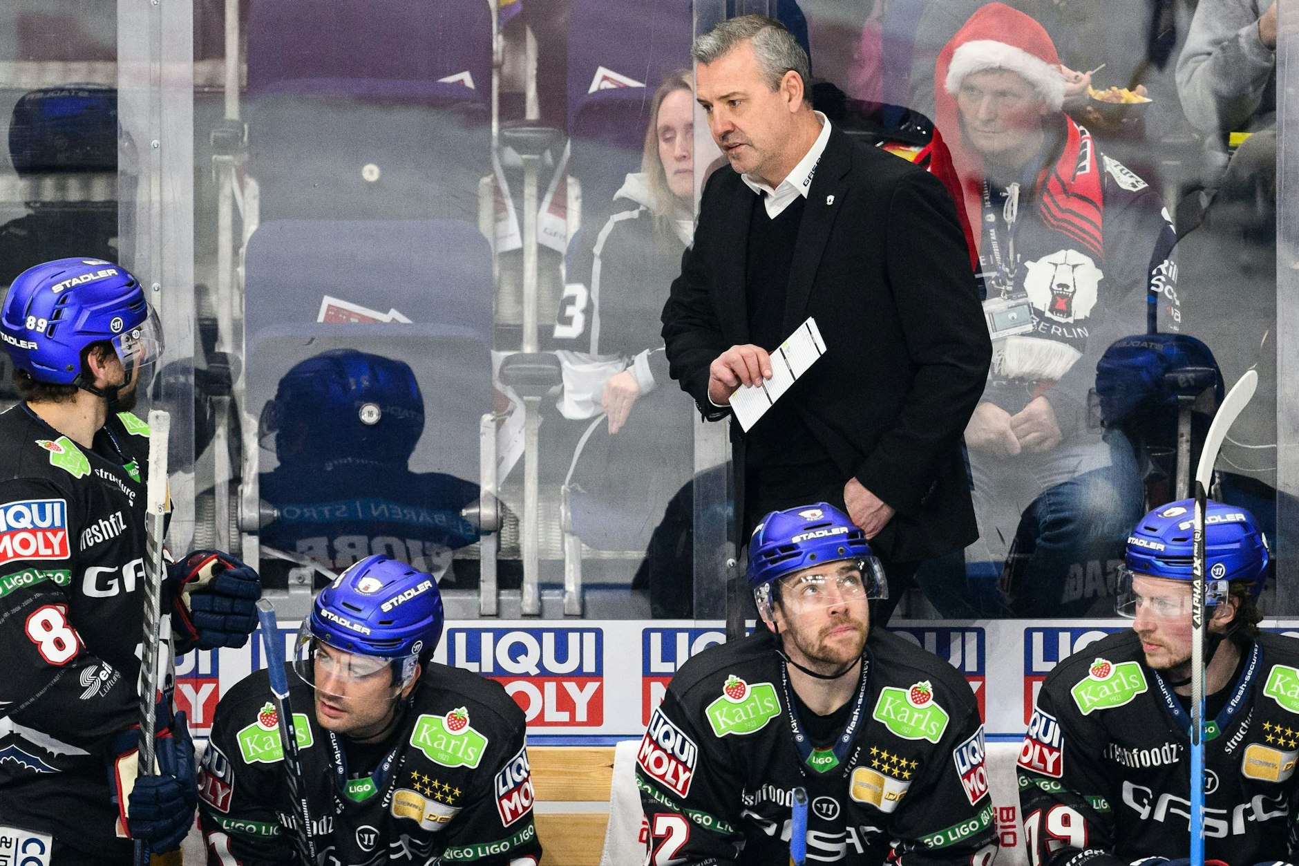 Trainer Serge Aubin und seine Eisbären sieht man aktuell mehr grübeln als jubeln.