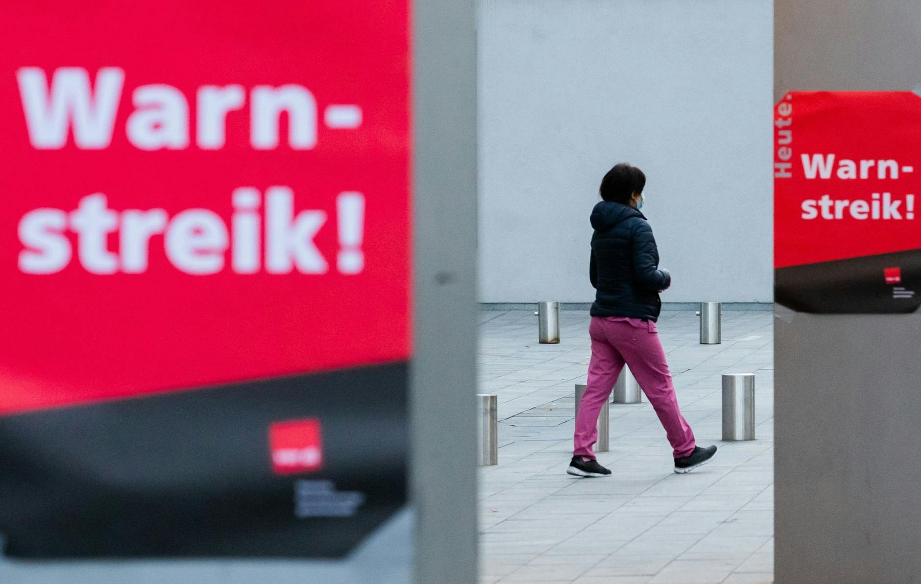 ARCHIV - Bald könnte es wieder soweit sein: Warnstreiks im öffentlichen Dienst.