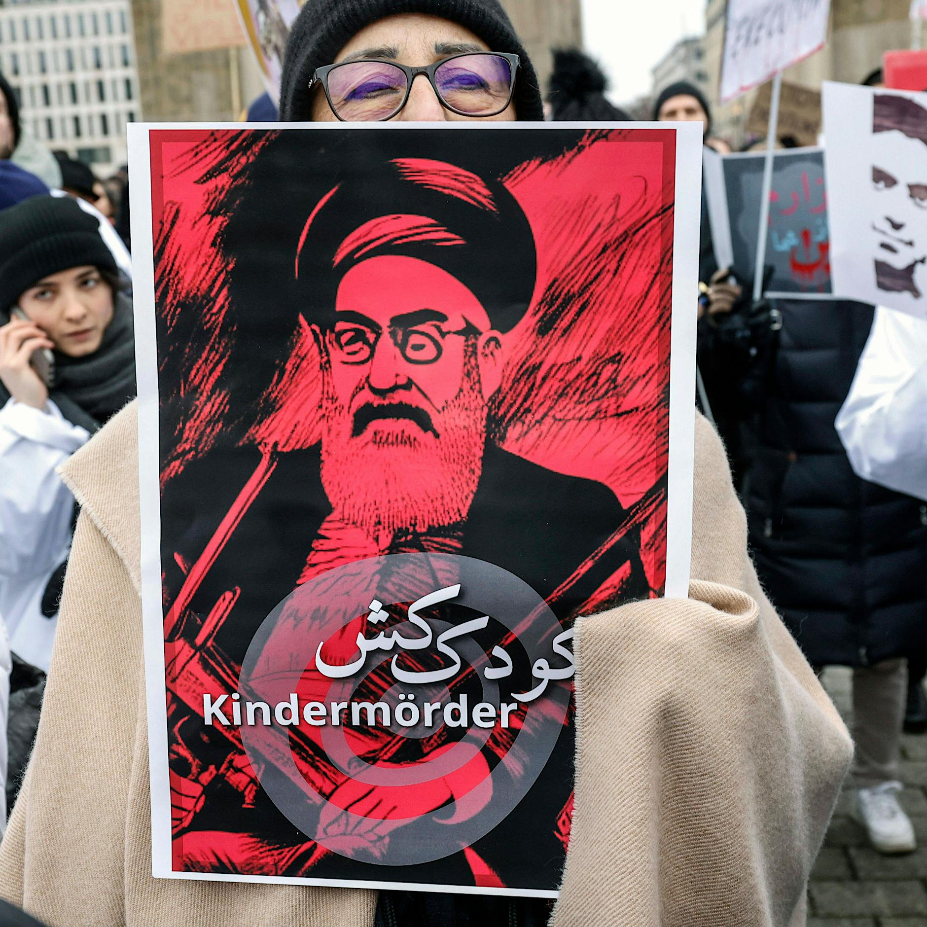 Mitte: Demonstration gegen Hinrichtungen im Iran zieht durch Berlin