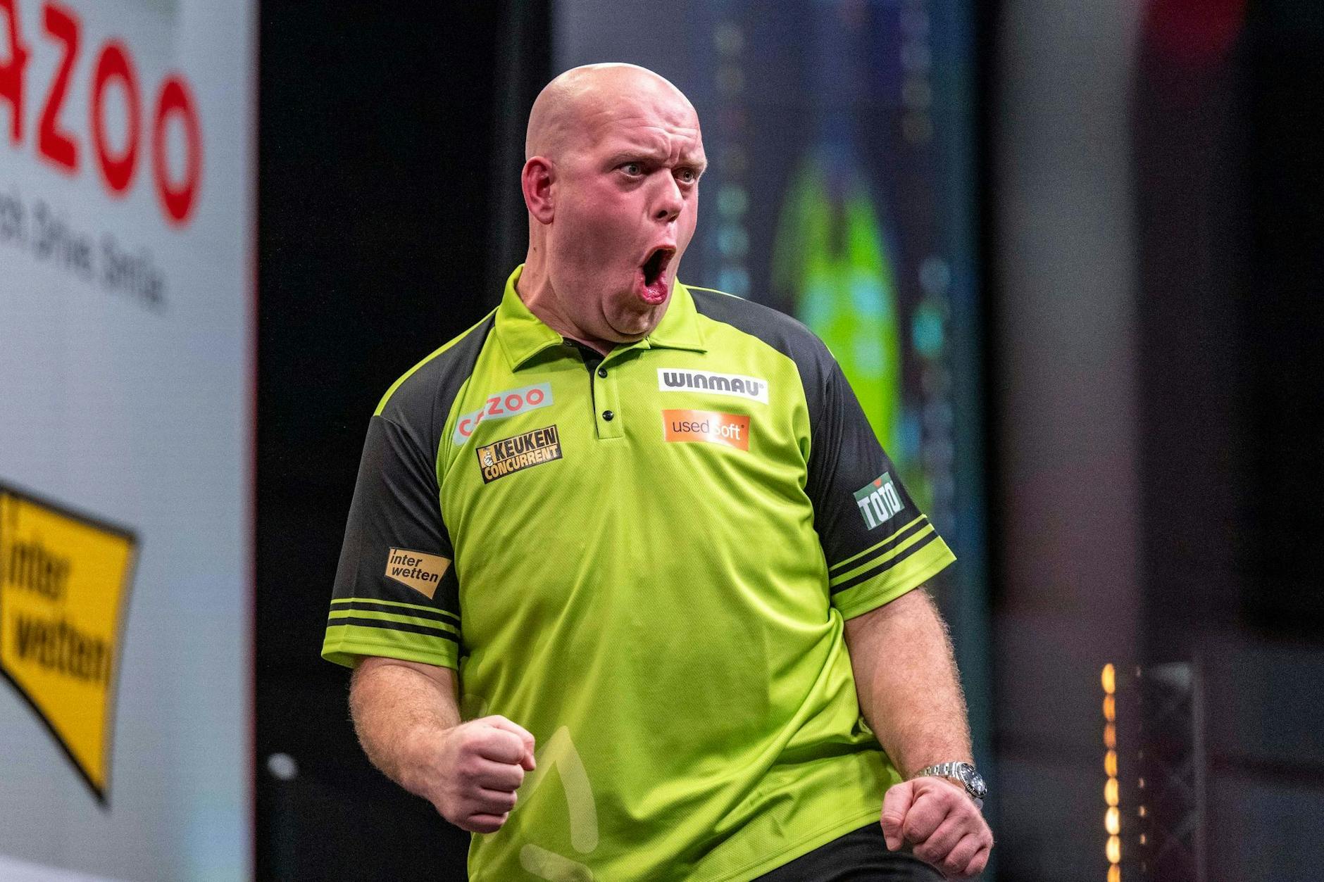 ARCHIV - Michael van Gerwen jubelt in seinem Match gegen Chris Dobey. Agentur GmbH/dpa