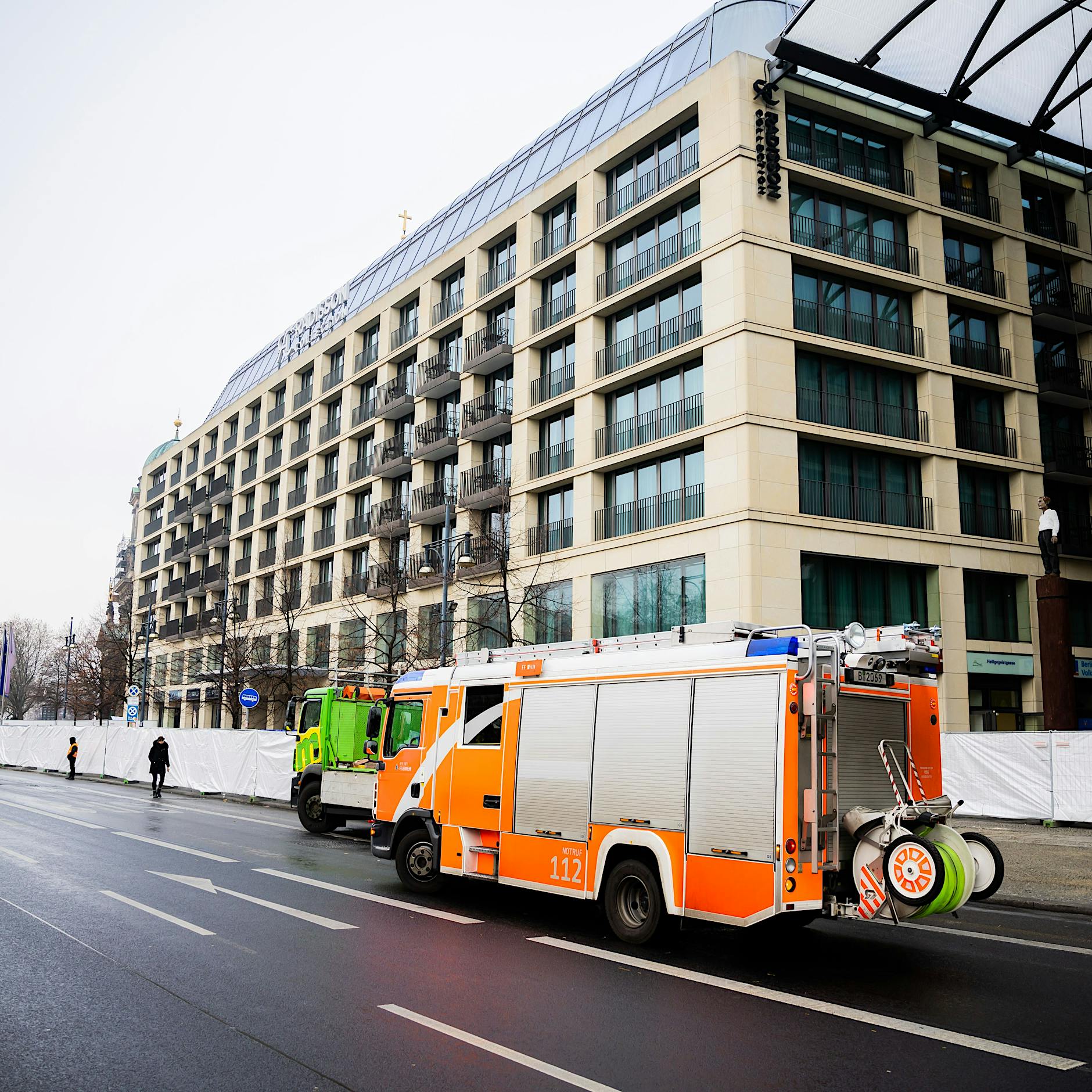 Newsblog: Aquadom in Berlin geplatzt, 630 Fische aus anderen Becken gerettet