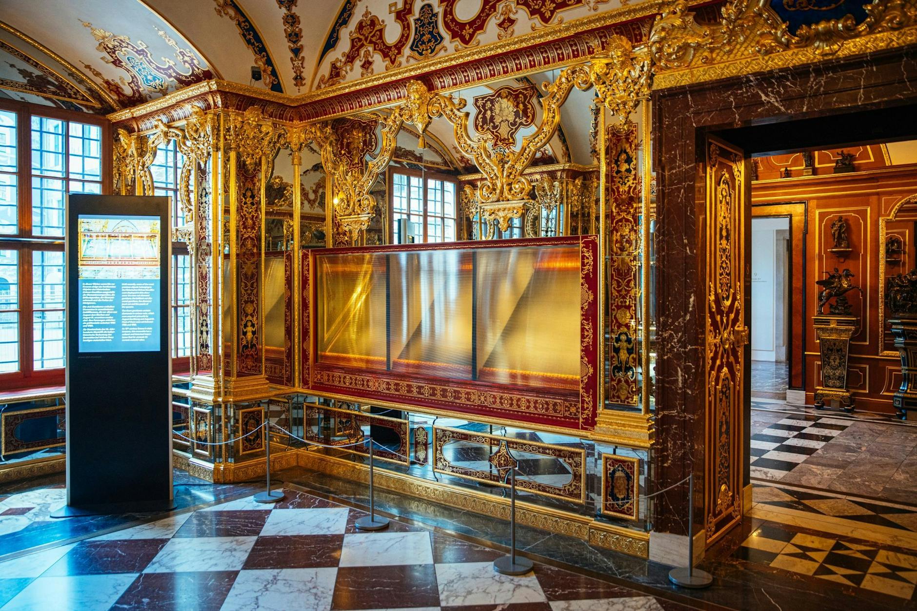 ARCHIV - In das Dresdner Residenzschloss wurde am 25. November 2019 eingebrochen. Fahnder konnten jetzt einen Großteil der Beute sicherstellen. a
