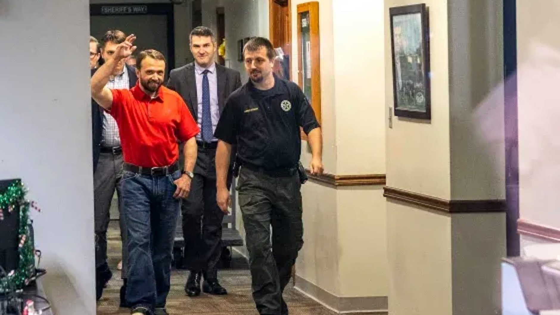 Clark und Storey kommen frei.