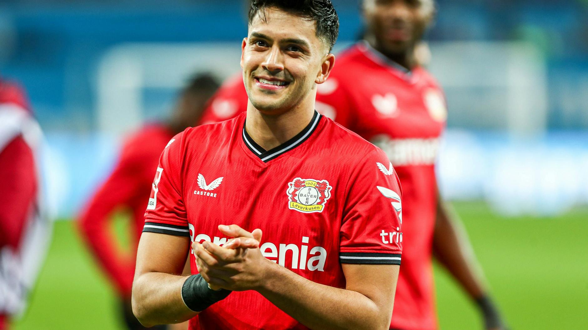 Nationalspieler Nadiem Amiri hilft mit, Familien in Afghanistan mit dem Nötigsten zu versorgen.