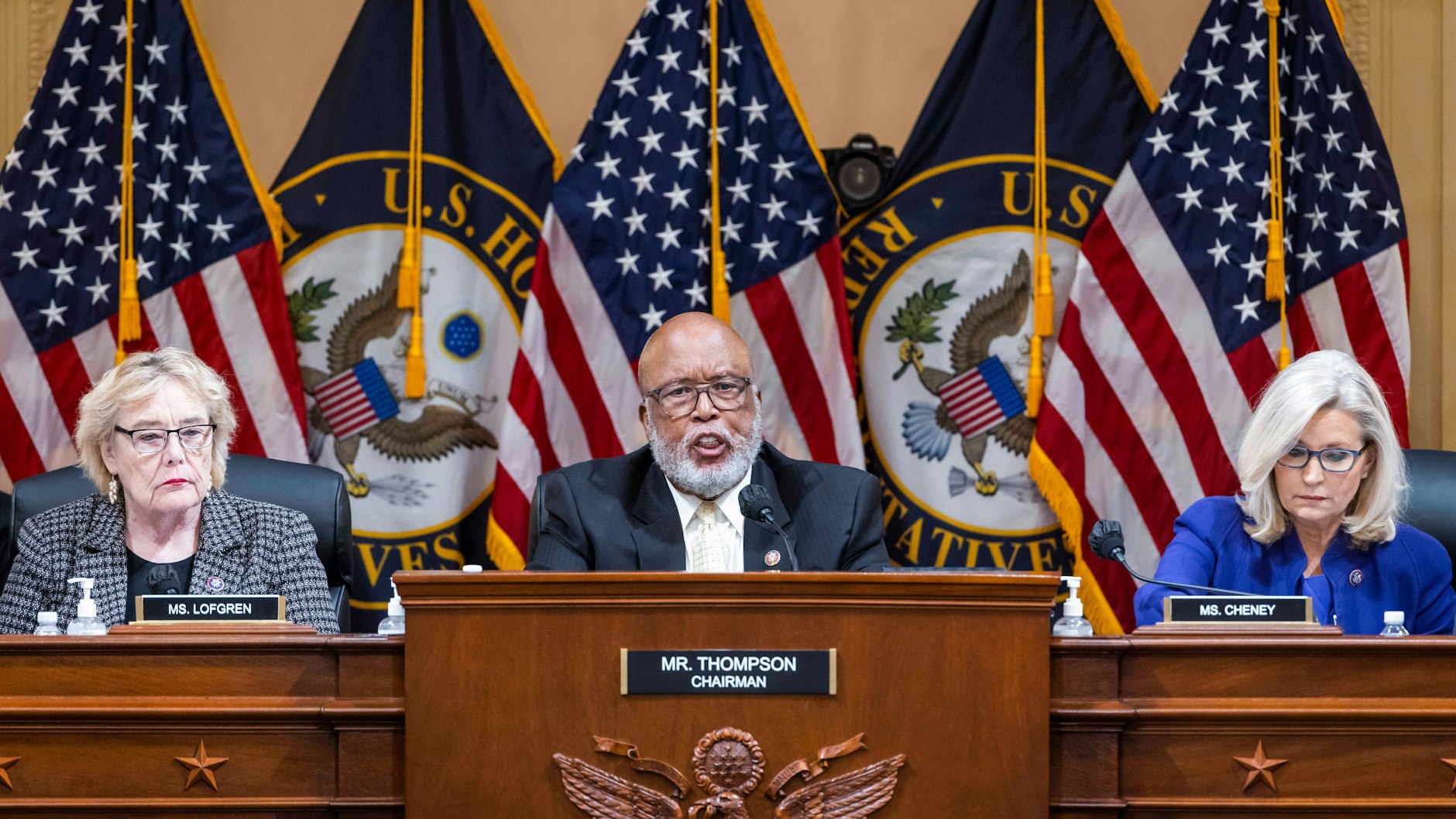 Der Ausschuss empfiehlt ein Verfahren gegen Donald Trump. Liz Cheney (rechts im Bild) war eine von zwei Republikanern, die dem Ausschuss angehörten.