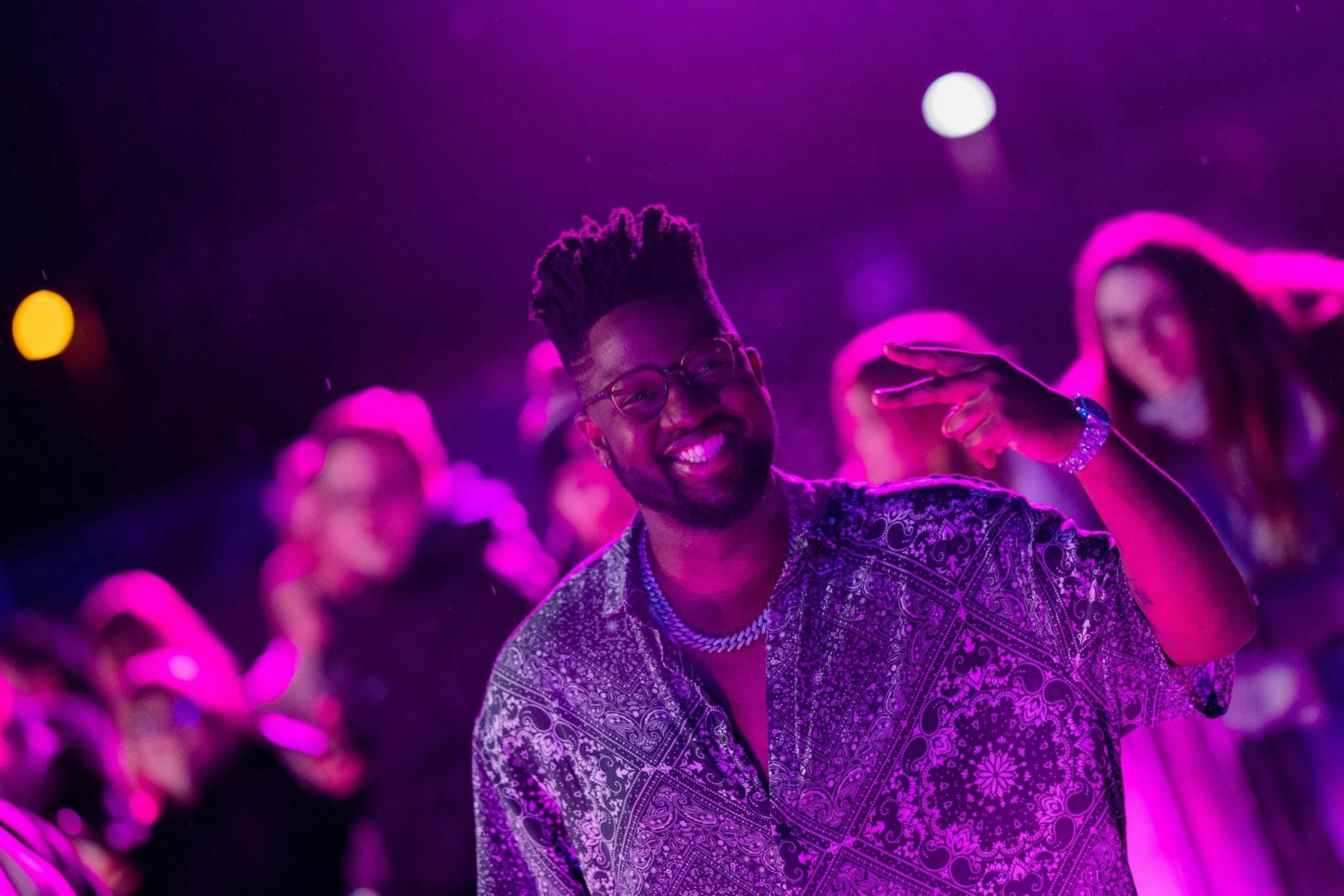 In smartes Licht getaucht: Kelvin Jones.