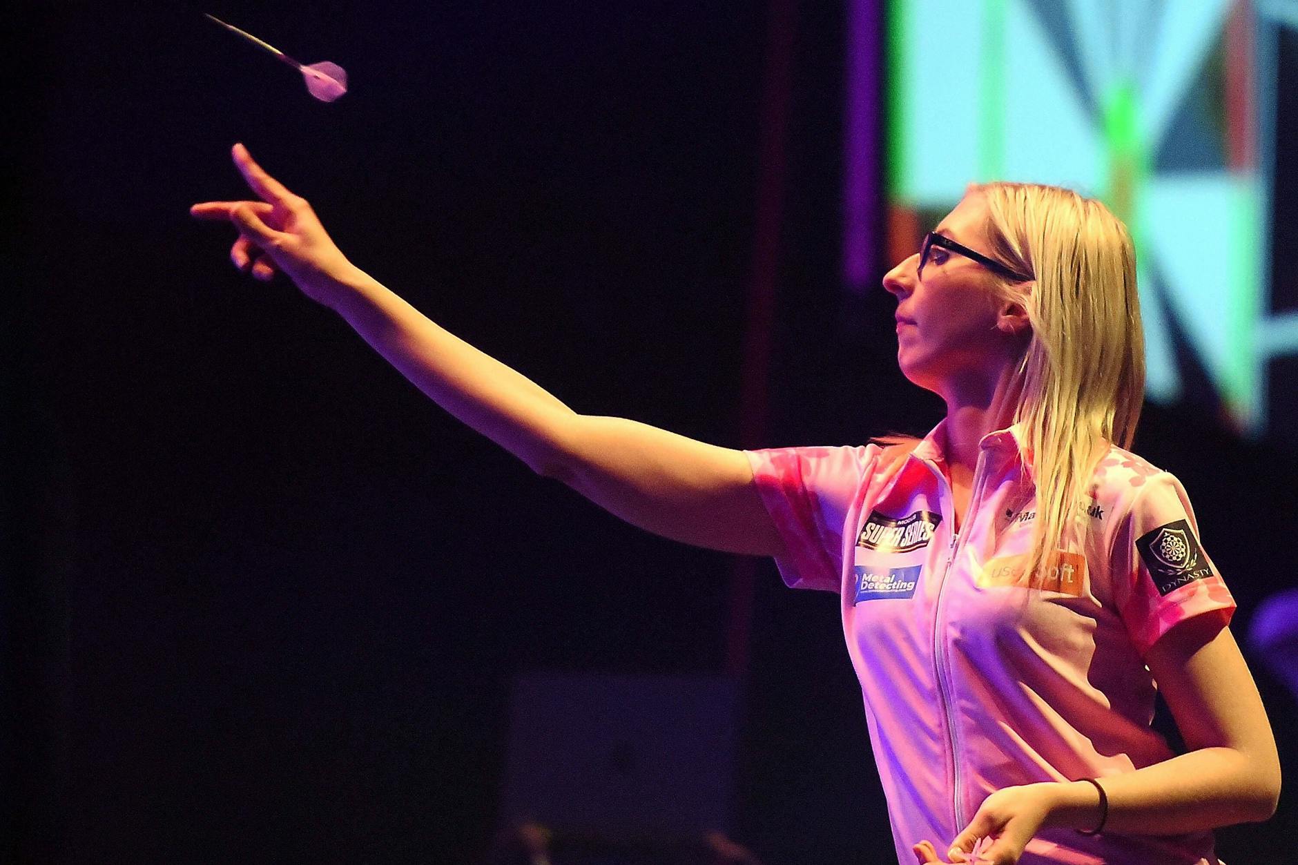 Die Engländerin Fallon Sherrock gilt im Darts-Sport als Zuschauermagnet.