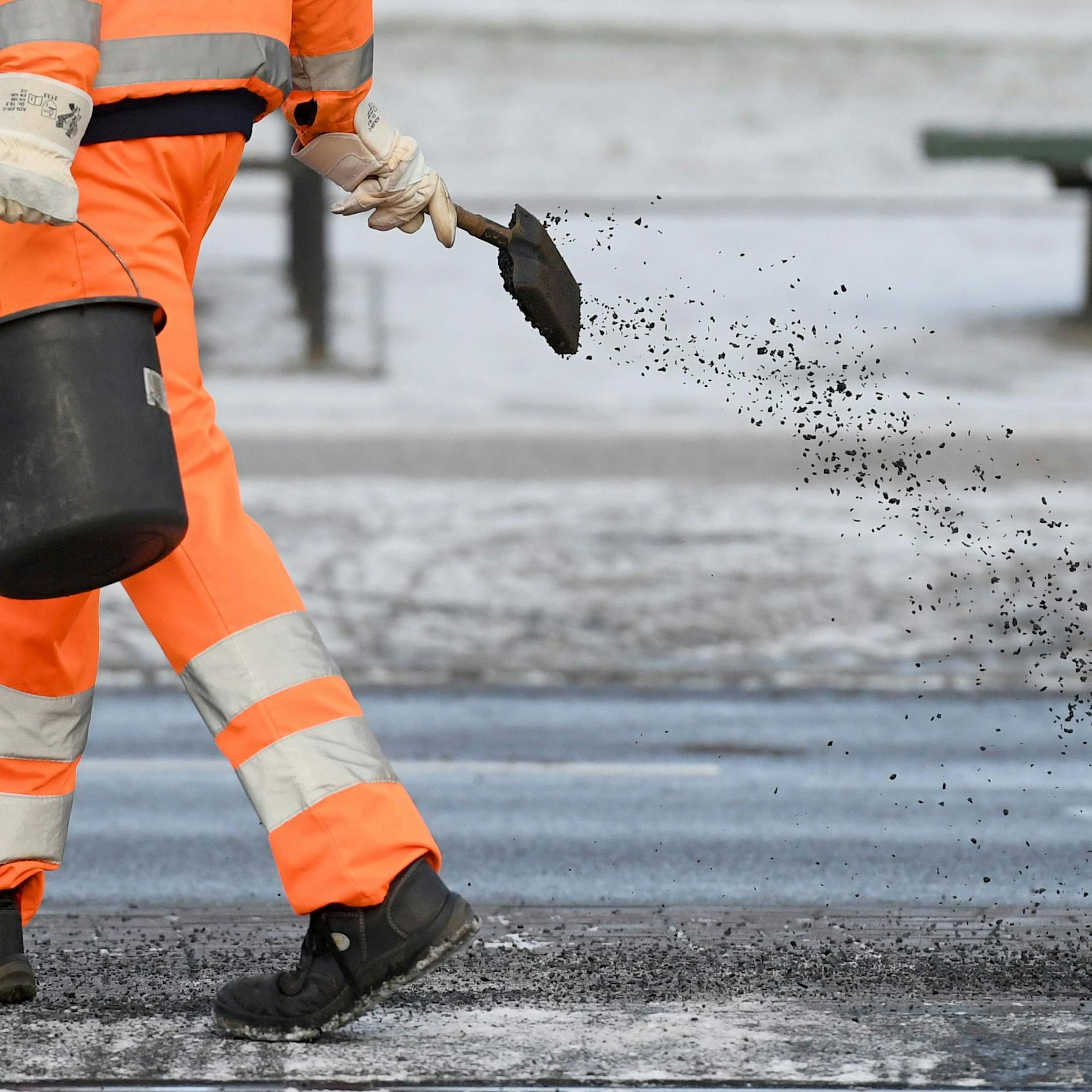 Gefährlicher Eisregen, Schulen geschlossen, Wetter spielt verrückt! Aber Weihnachten kommt der Frühling – und ein irrer Sturm