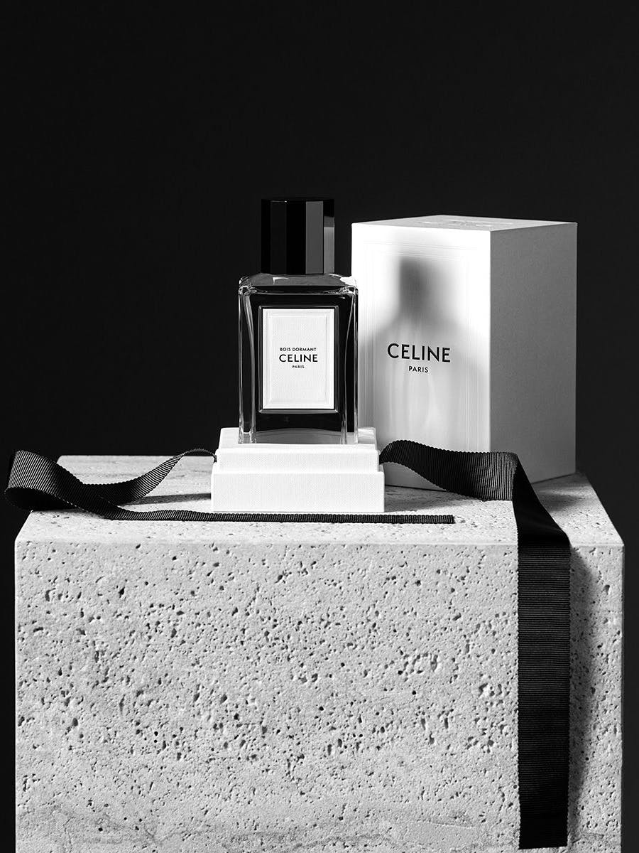In typischem Schwarzweiß fotografierte Hedi Slimane auch die Kampagne für seine Düfte selbst.