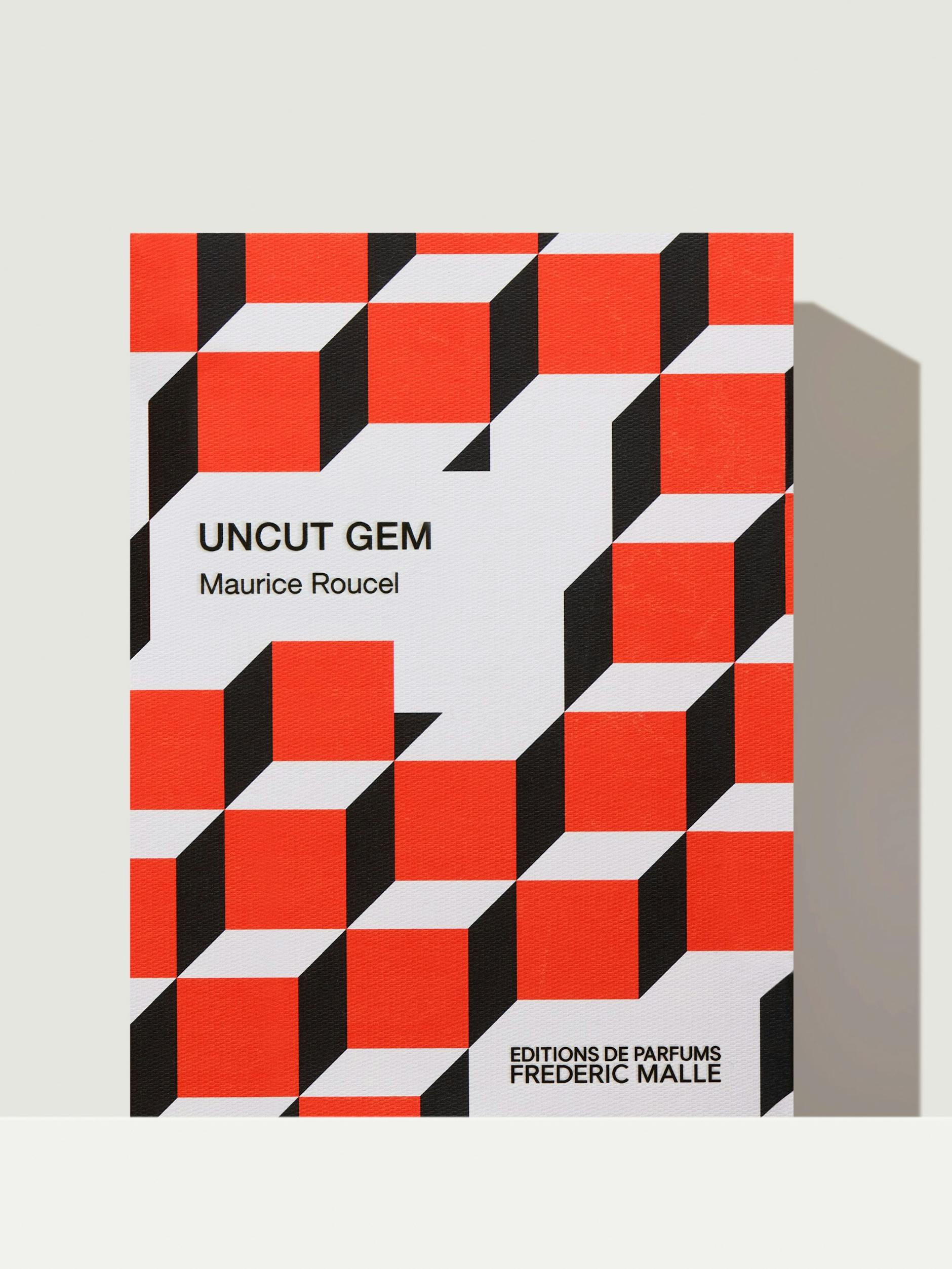 Die limitierte Verpackung zum Fest ist ein buchartiger Klappkarton, gestaltet vom französischen Luxusschuhdesigner Pierre Hardy.