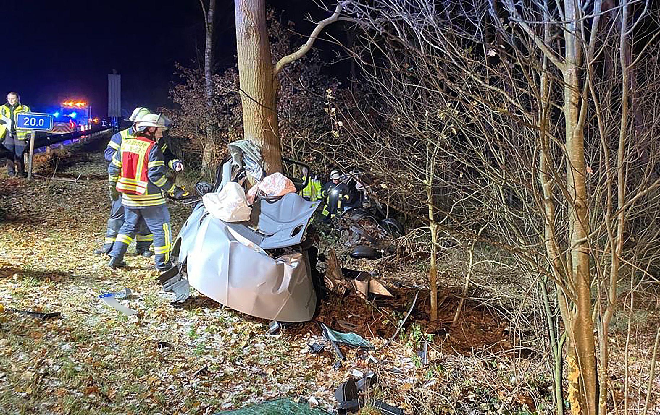 Image - Rumms-Rutsch-Chaos-Ticker: Glatteis-Chaos auf den Weg in den Osten +++ Berliner Feuerwehr: Vermehrt Stürze gemeldet +++ Tierparks und Zoos dicht +++ Düsseldorf schlittert in den Morgen – 188 Unfälle! +++ Schulen bleiben zu +++