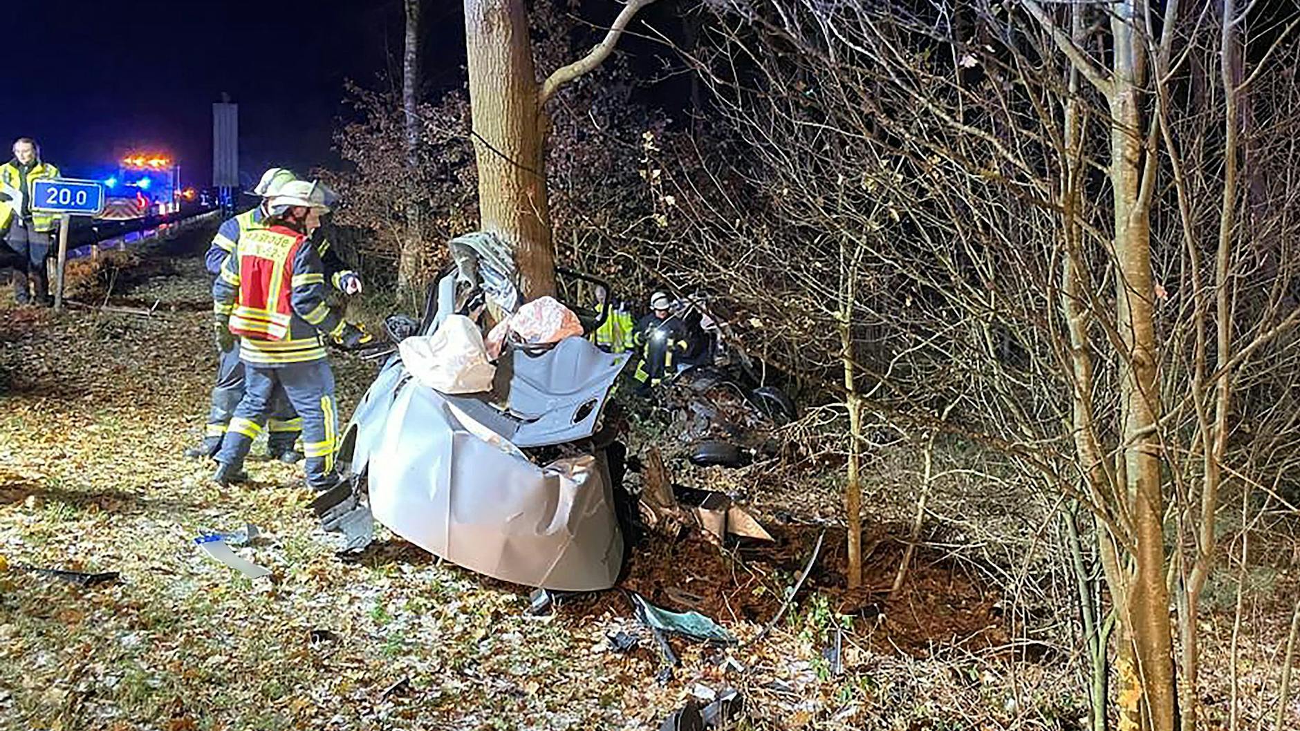 Auf der A27 bei Walsrode-Hamwiede (Landkreis Heidekreis) ist ein 25 Jahre alter Autofahrer bei einem Unfall getötet worden.