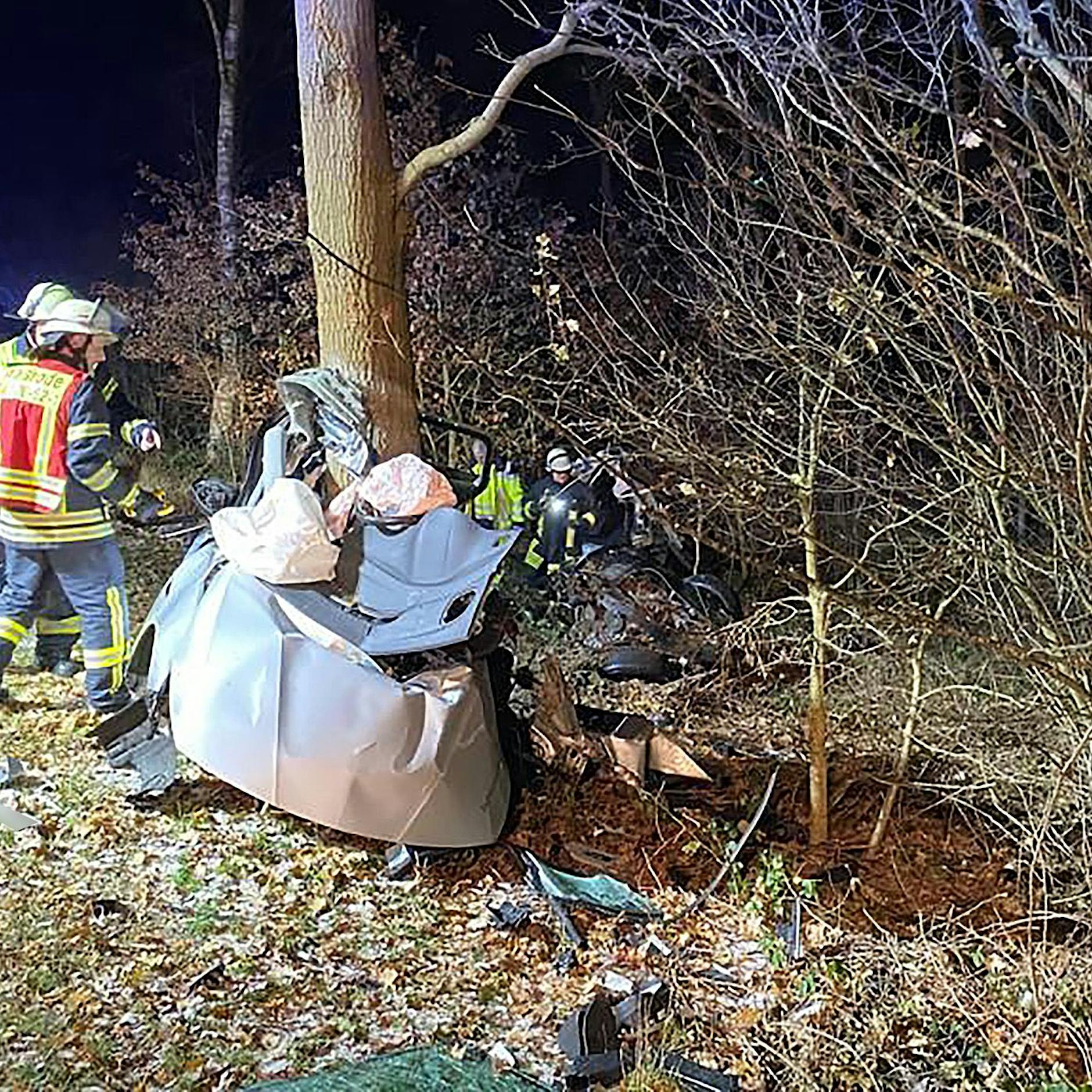 Rumms-Rutsch-Chaos-Ticker: Glatteis-Chaos auf den Weg in den Osten +++ Berliner Feuerwehr: Vermehrt Stürze gemeldet +++ Tierparks und Zoos dicht +++ Düsseldorf schlittert in den Morgen – 188 Unfälle! +++ Schulen bleiben zu +++