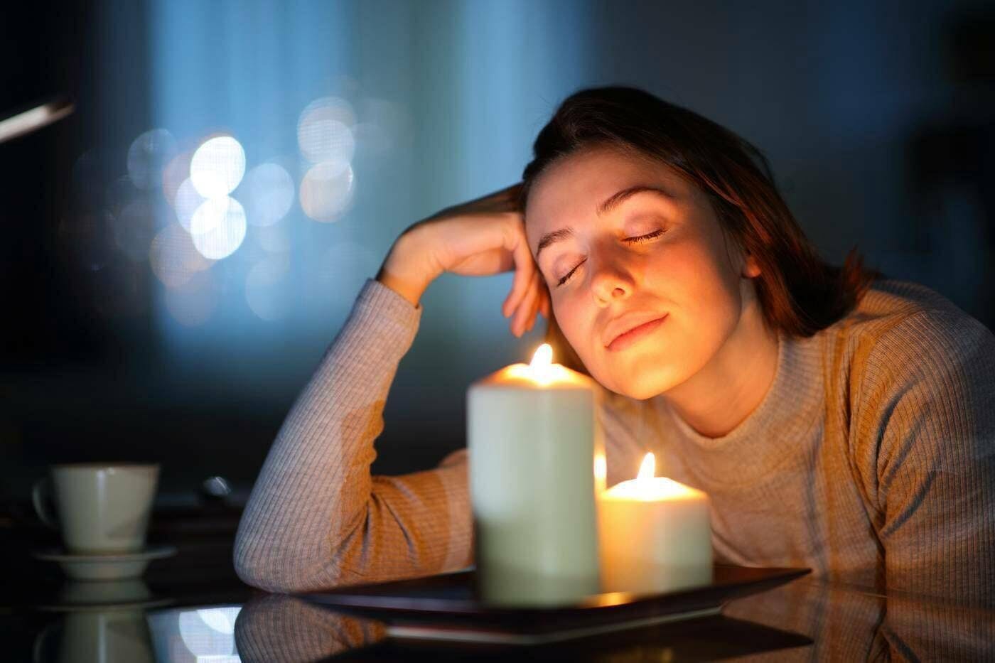 Kerzen in der Wohnung: Das steigert auch die Temperatur im Raum.