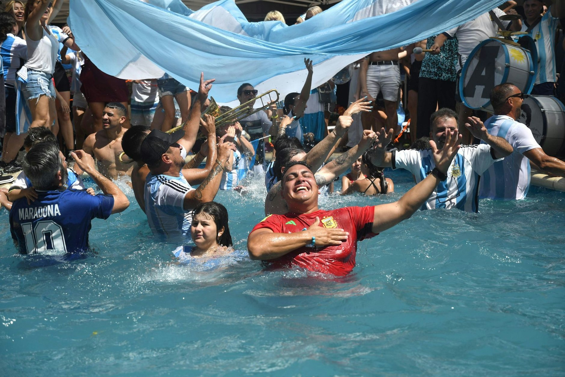 Los argentinos celebran su cuento de hadas de verano.