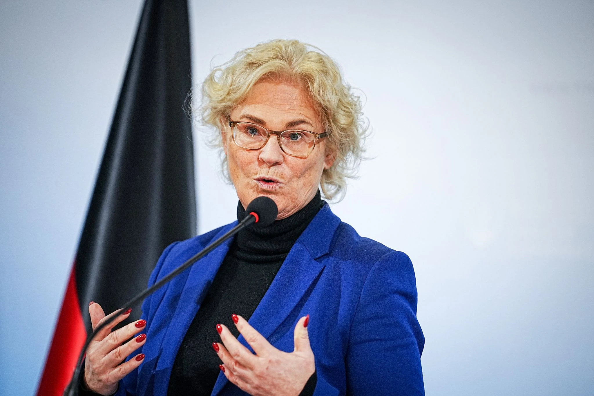 «Die Nato, unsere Alliierten, können sich zu hundert Prozent auf die Zusagen aus Deutschland verlassen»: Bundesverteidigungsministerin Christine Lambrecht.  