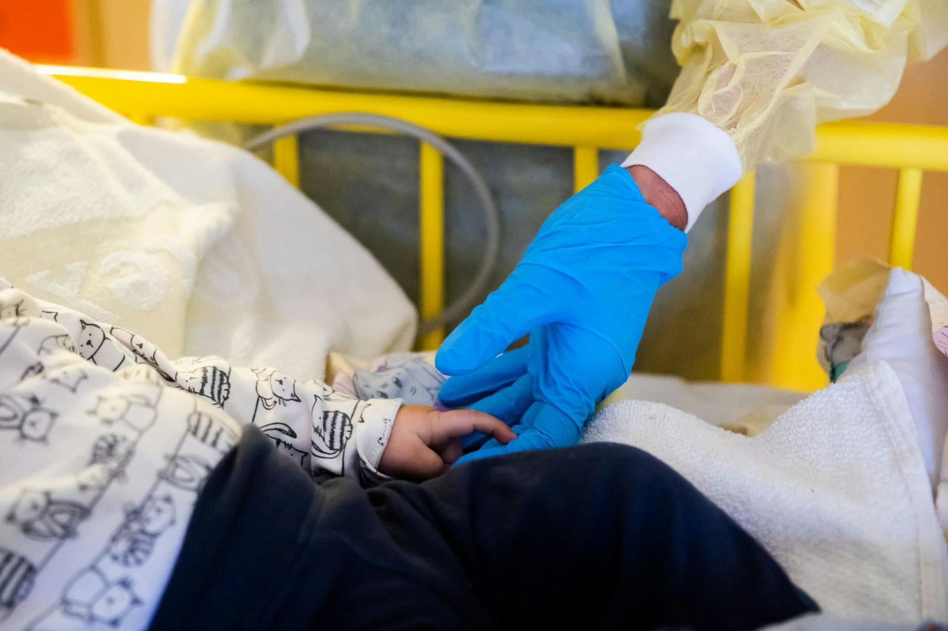 Experten befürchten, dass die Zahl der Infektionsfälle nicht nur bei Kindern, sondern auch bei Erwachsenen in den kommenden Wochen noch weiter steigt.